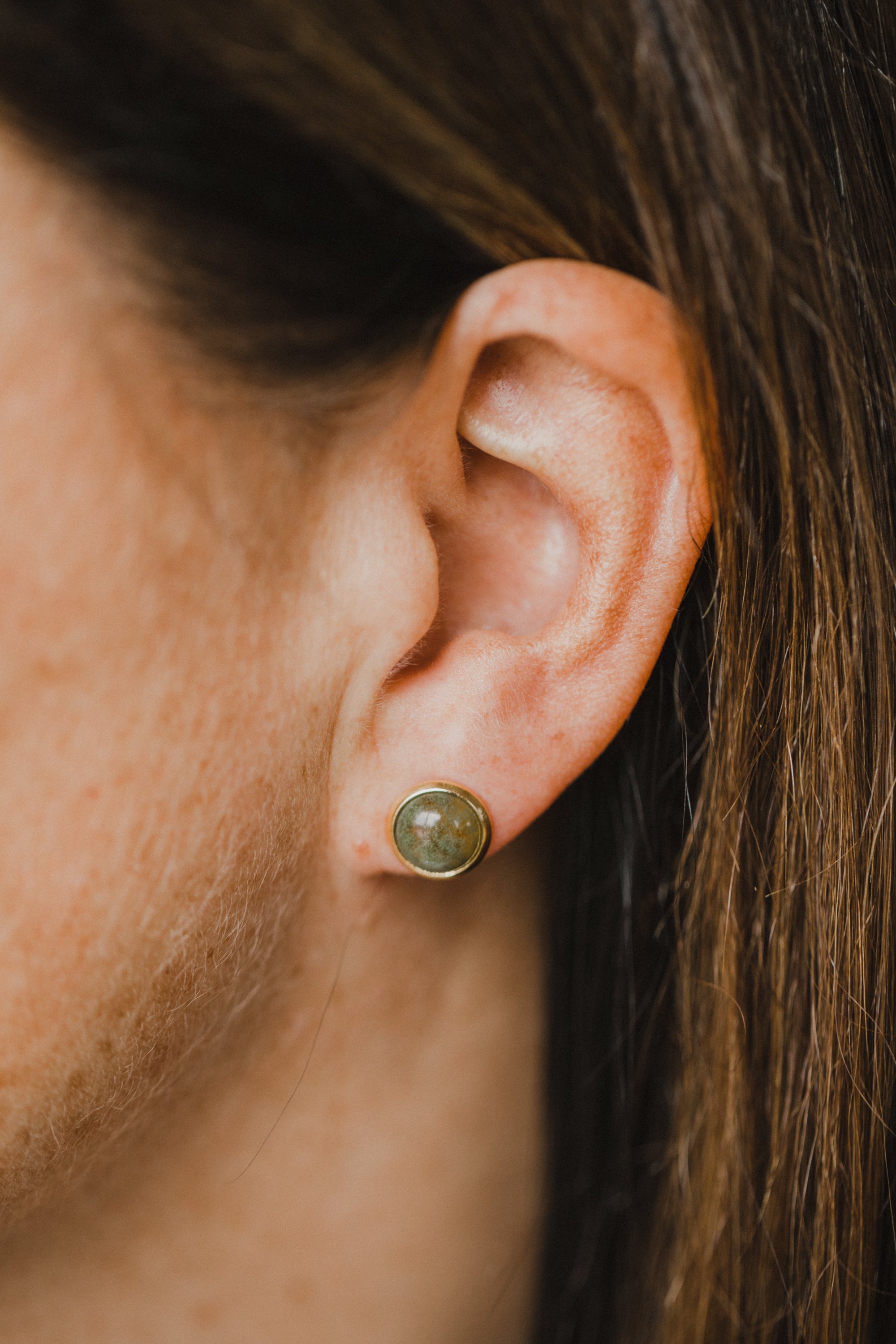 grüne indischer Achat Edelstein Ohrstecker (8 mm)
