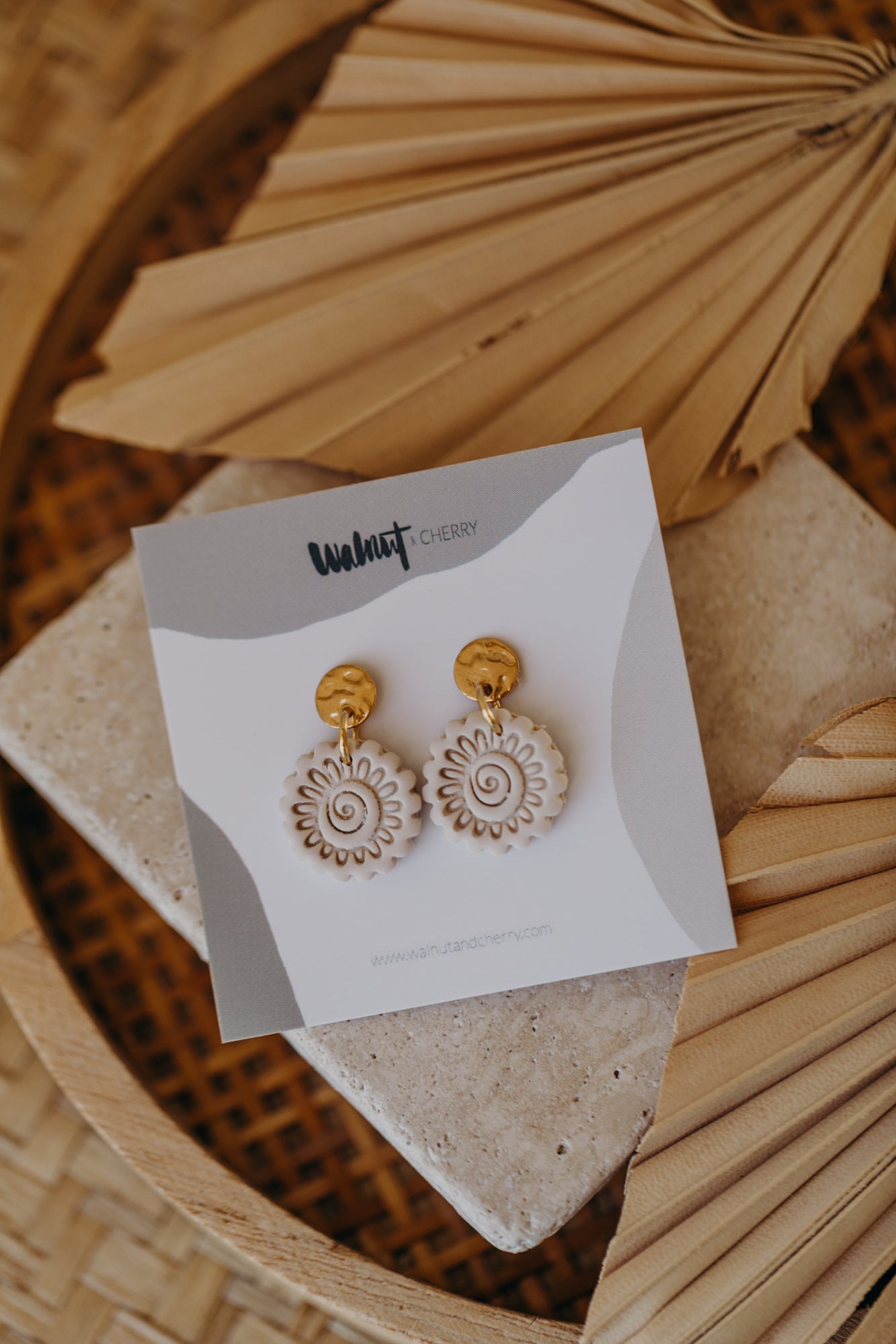 AINO - Boho Ohrringe mit Muster in Vanille