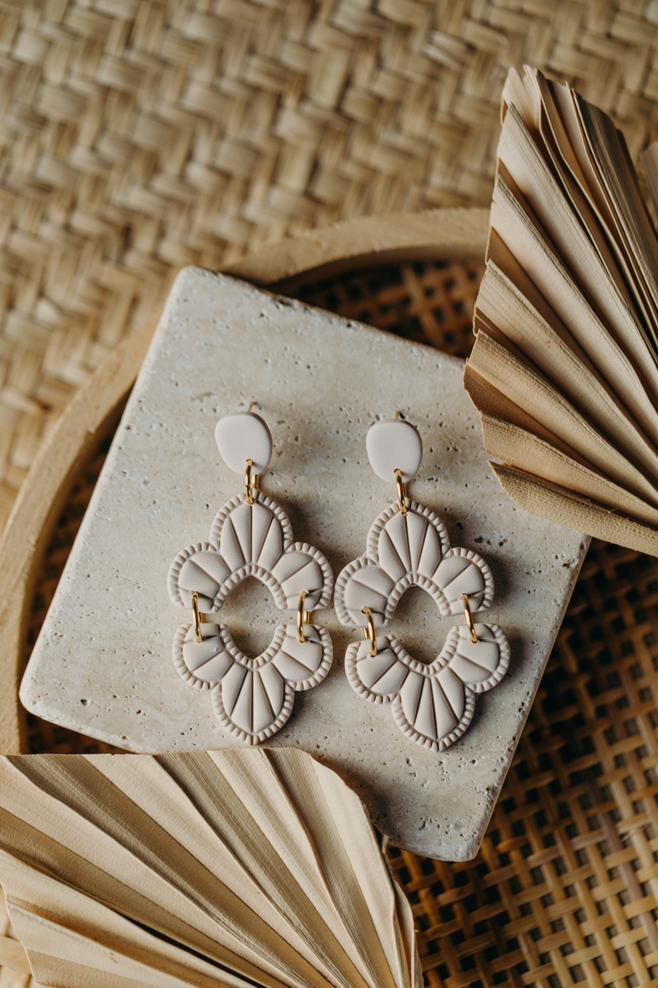 ALEXIS - large vanilla-colored statement earrings