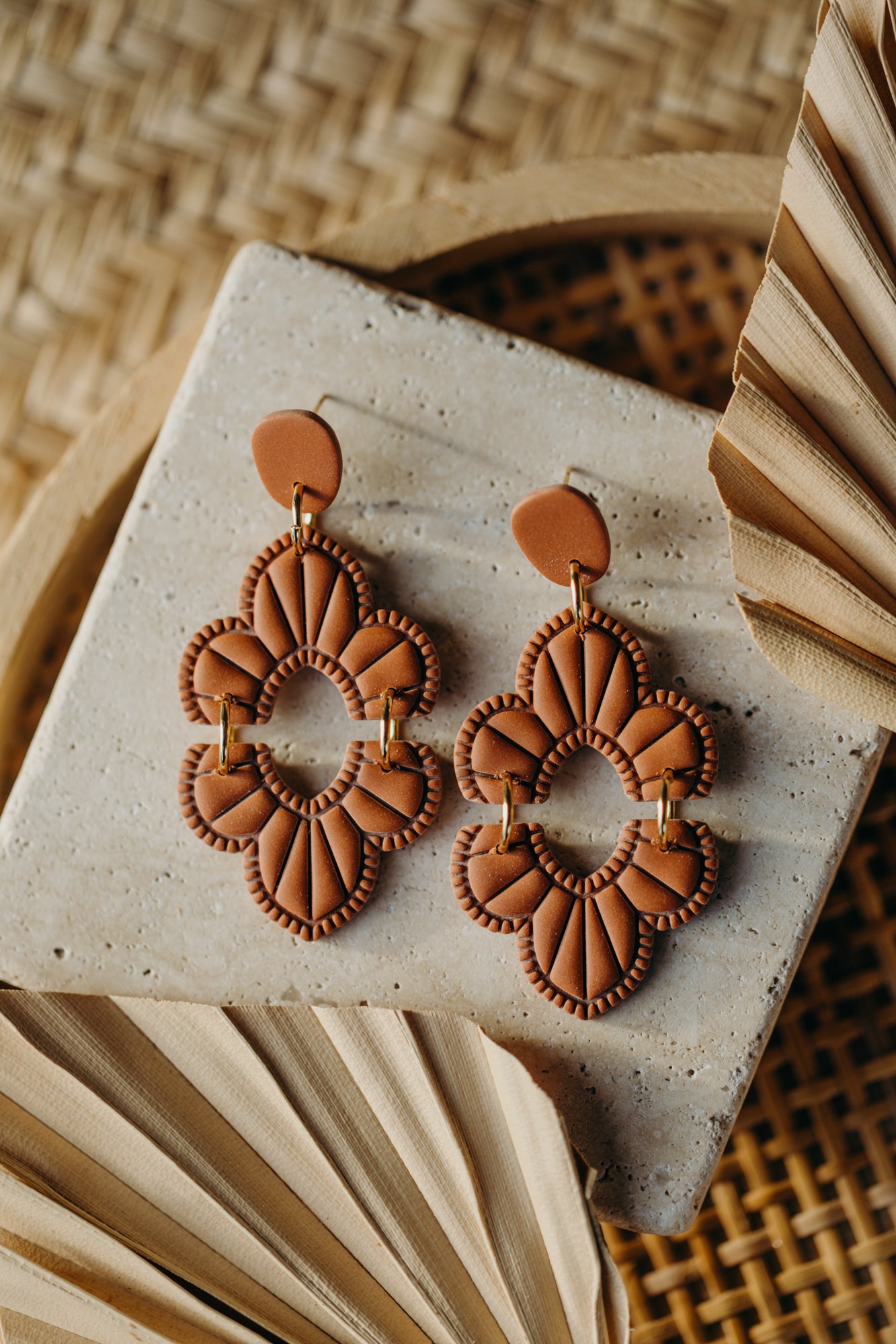 ALEXIS - large cinnamon-colored statement earrings