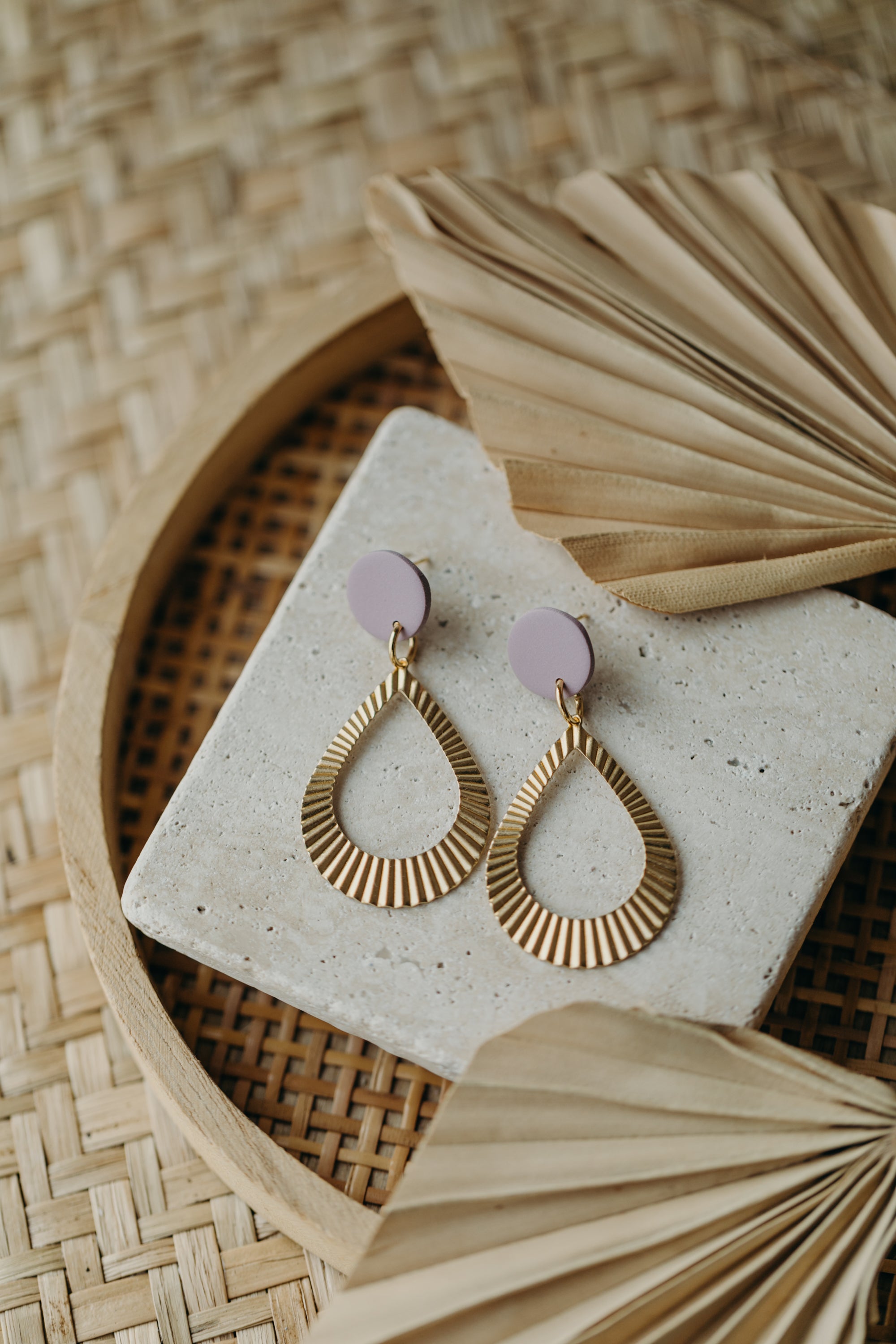 ALMA - Polymer Ton Ohrring in Flieder