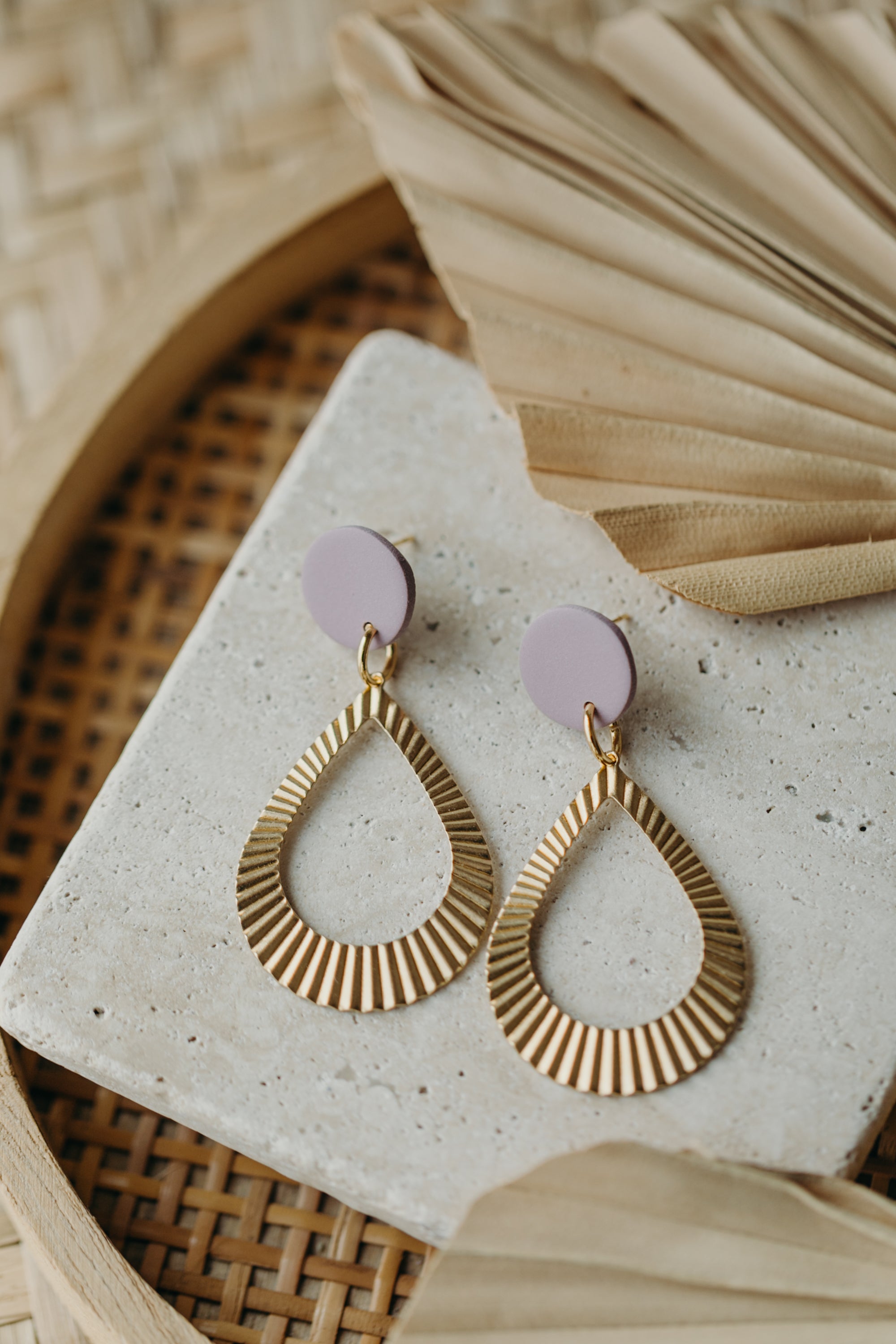 ALMA - Polymer Ton Ohrring in Flieder