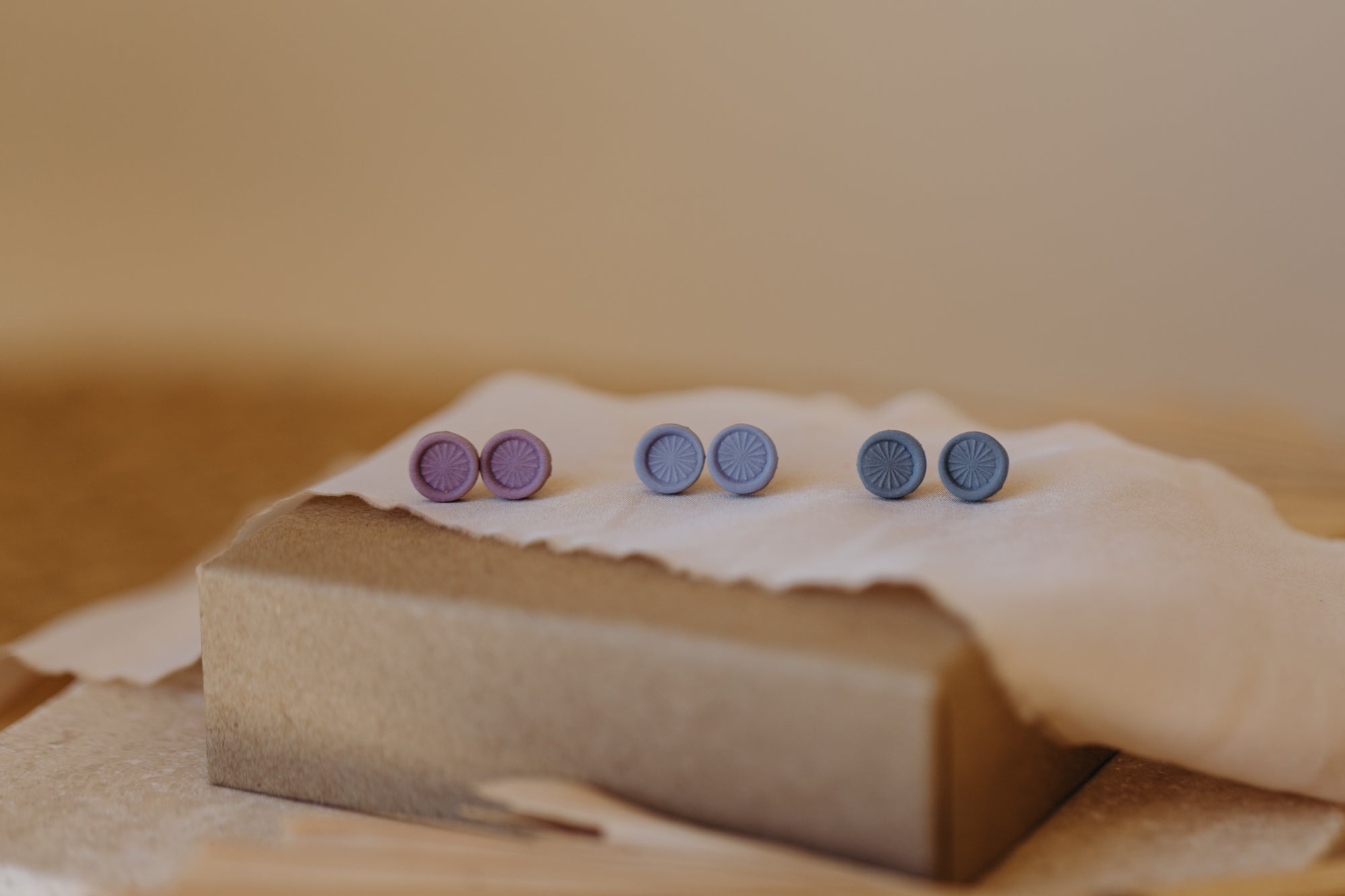 ALVA - kleine bunte Ohrstecker aus Polymer Ton