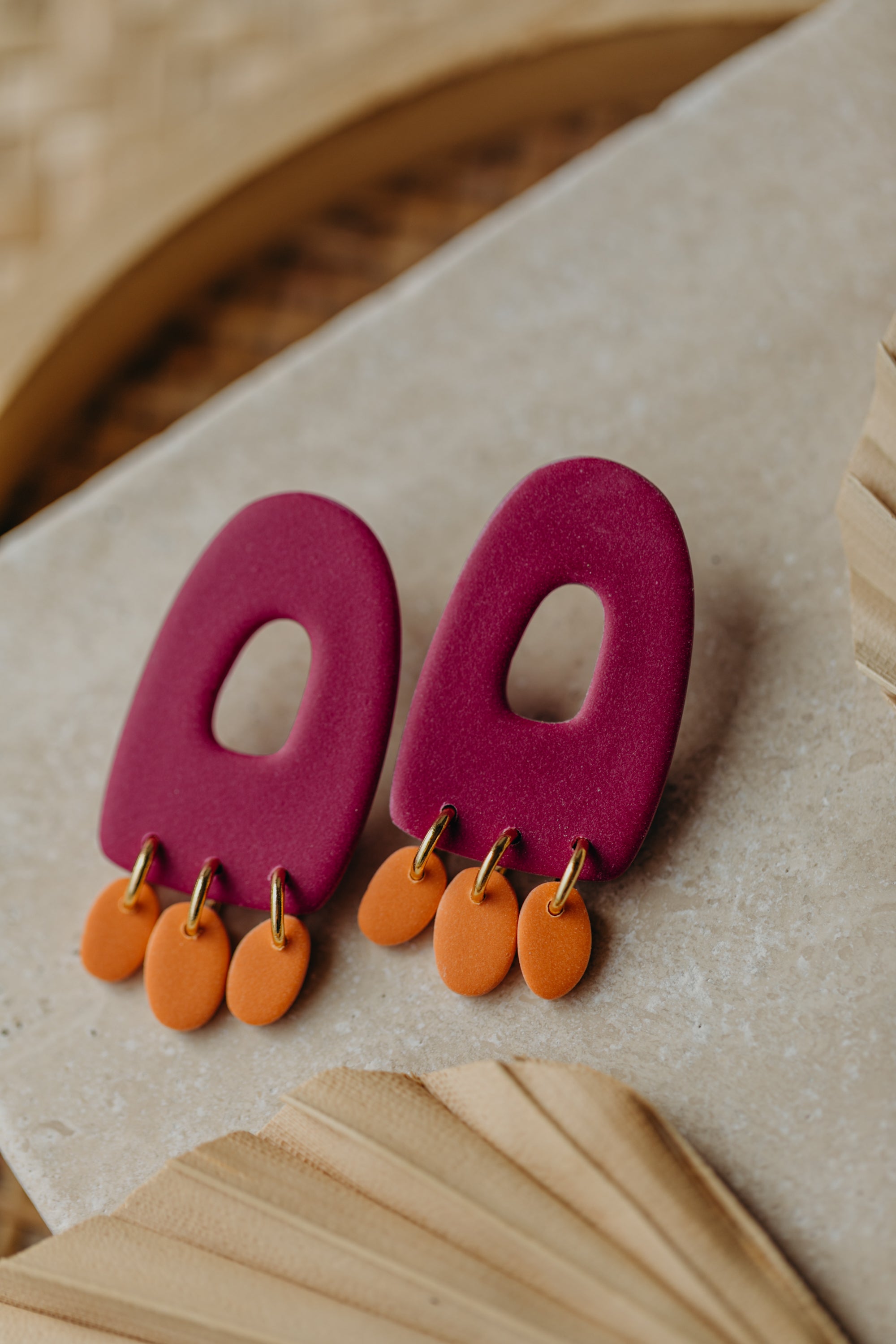 APRIL - zweifarbige bunte Polymer Ton Ohrringe in Himbeere und Orange