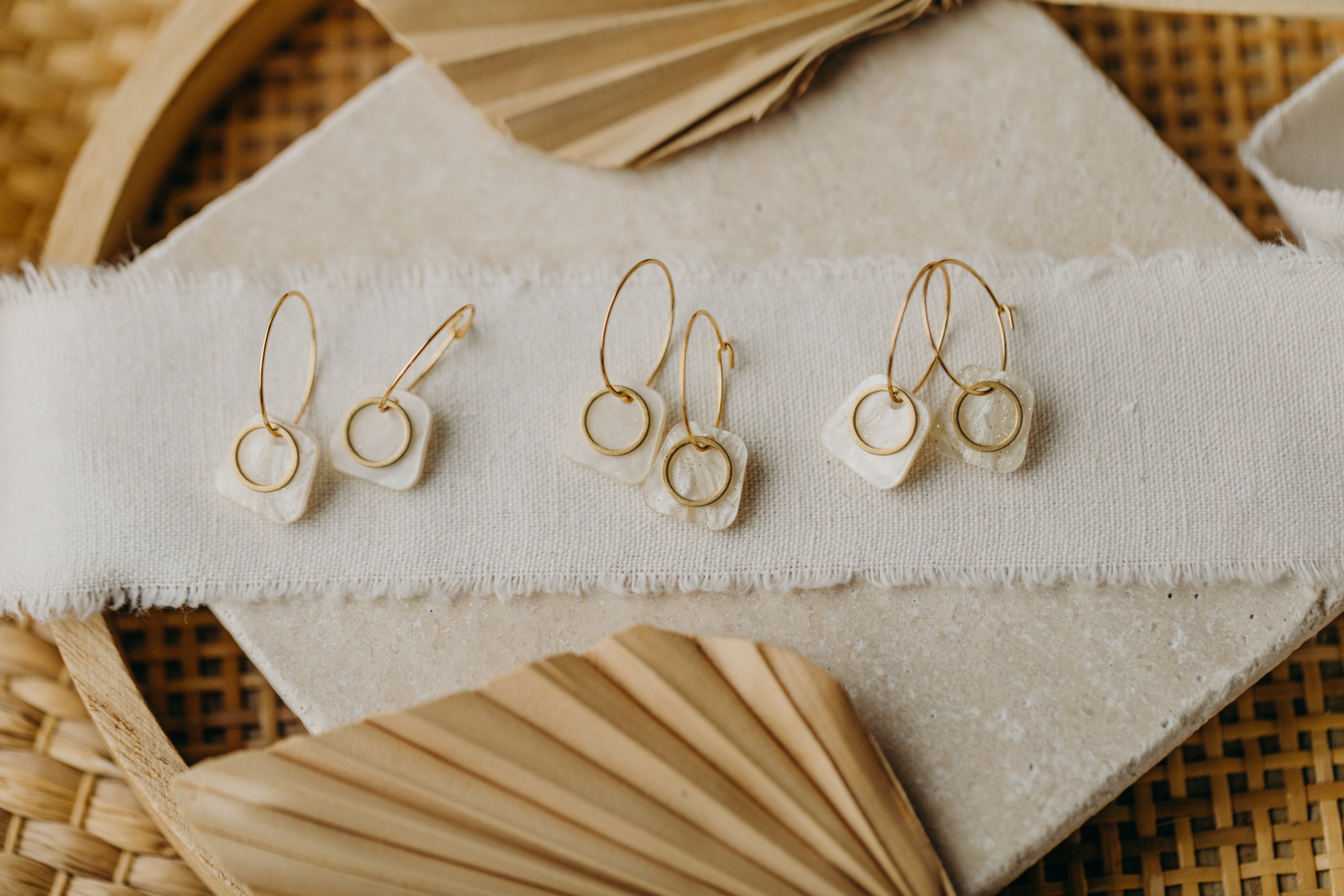 Hoop earrings with circle - champagne color