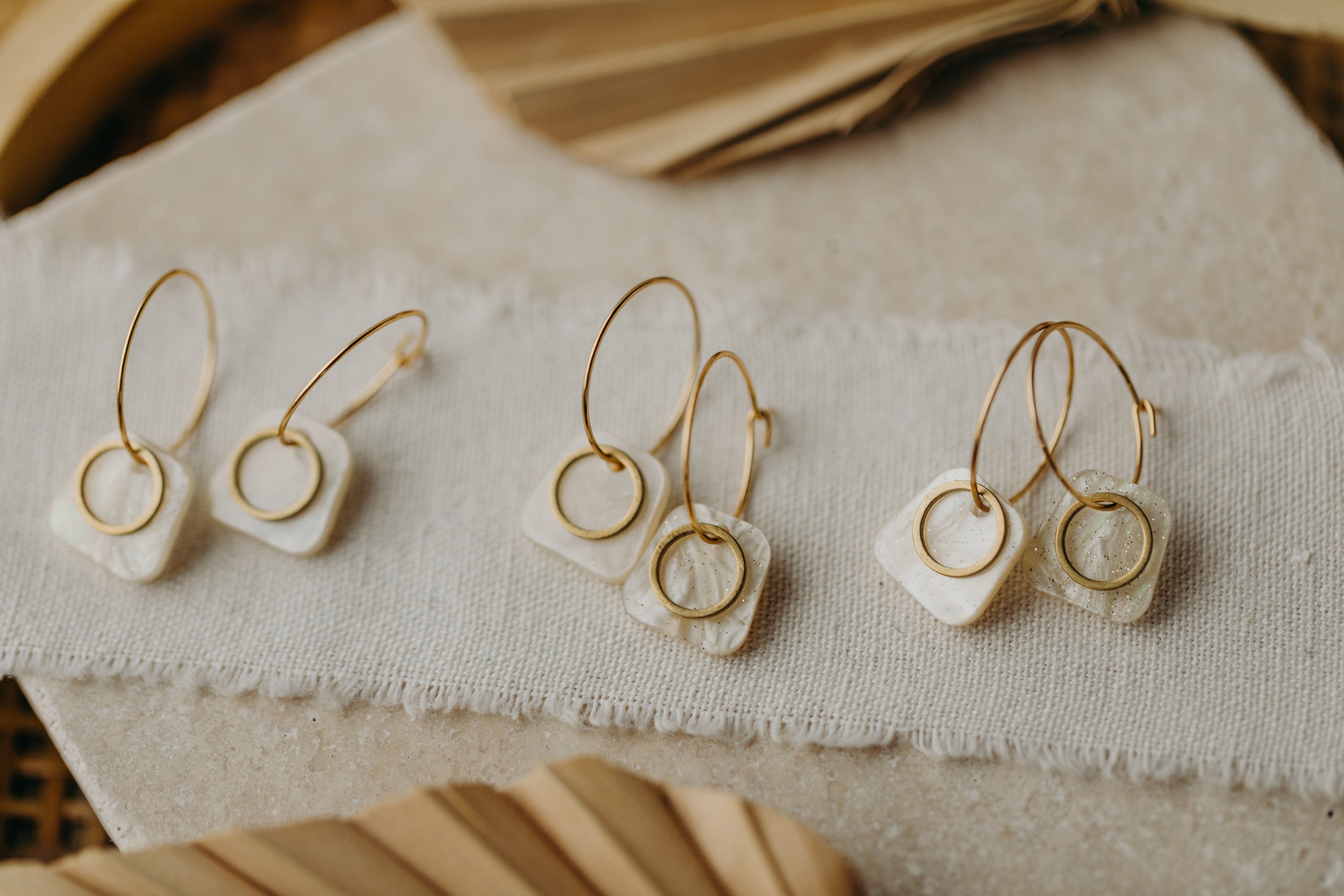 Hoop earrings with circle - champagne color