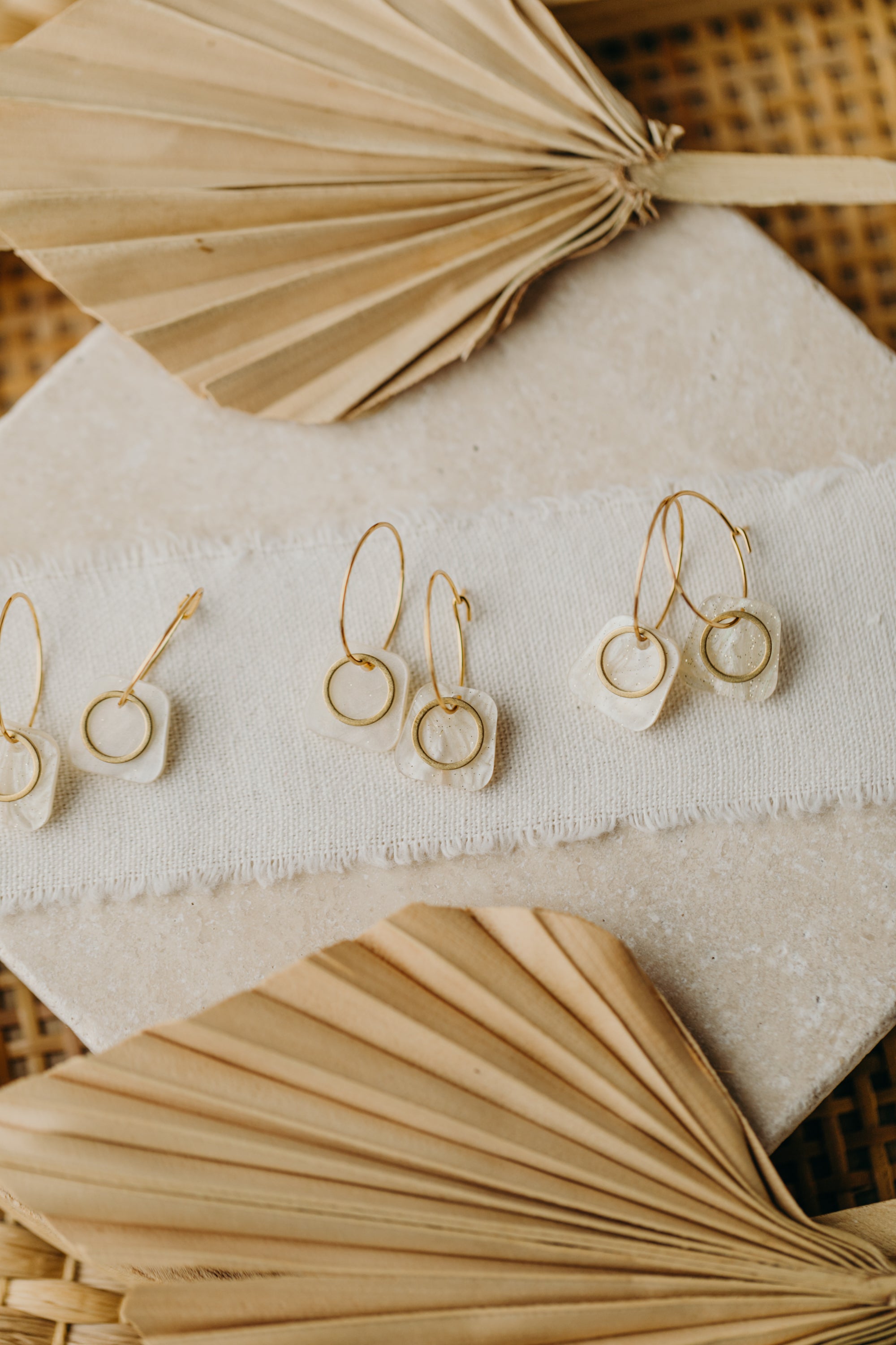 Hoop earrings with circle - champagne color