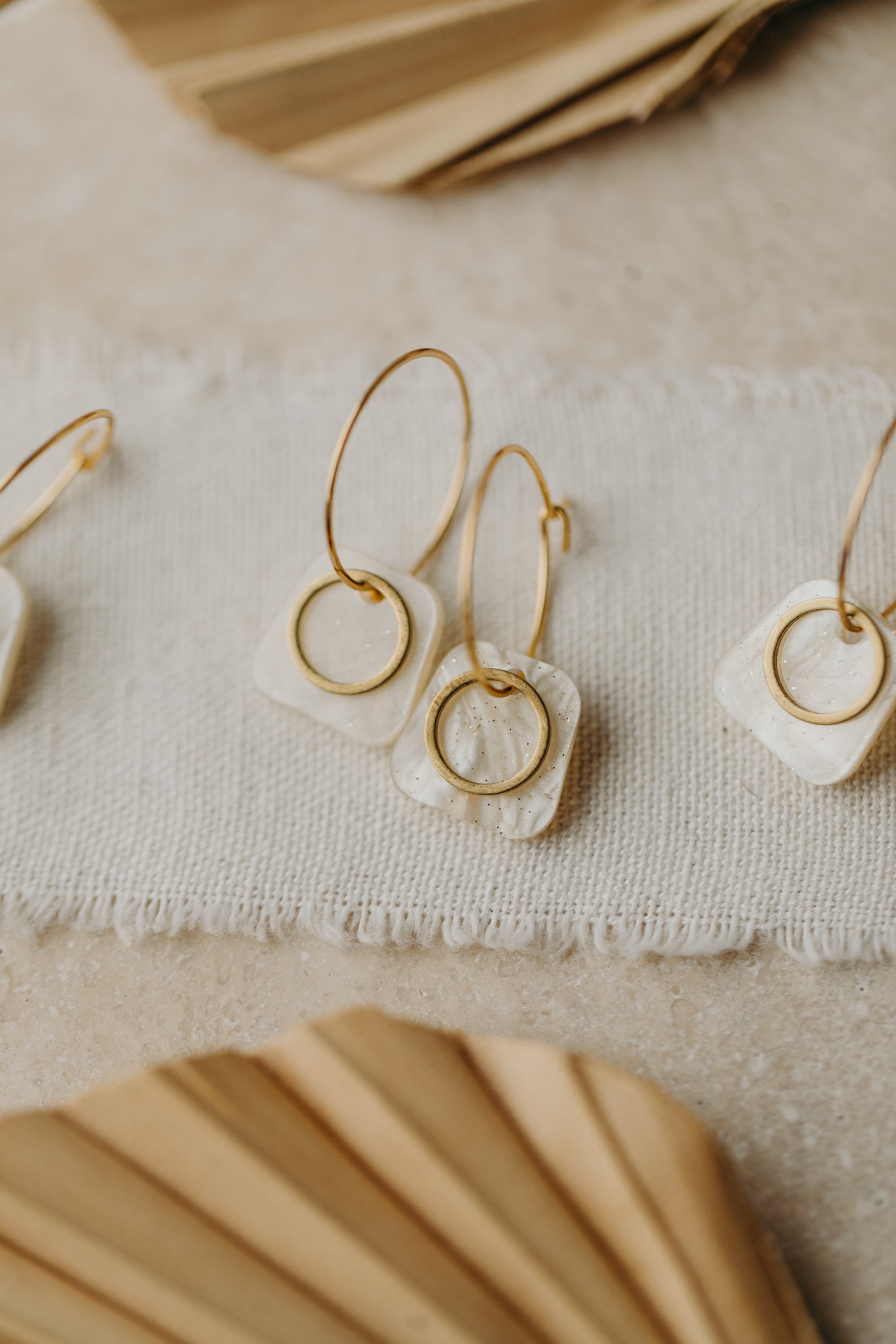 Hoop earrings with circle - champagne color