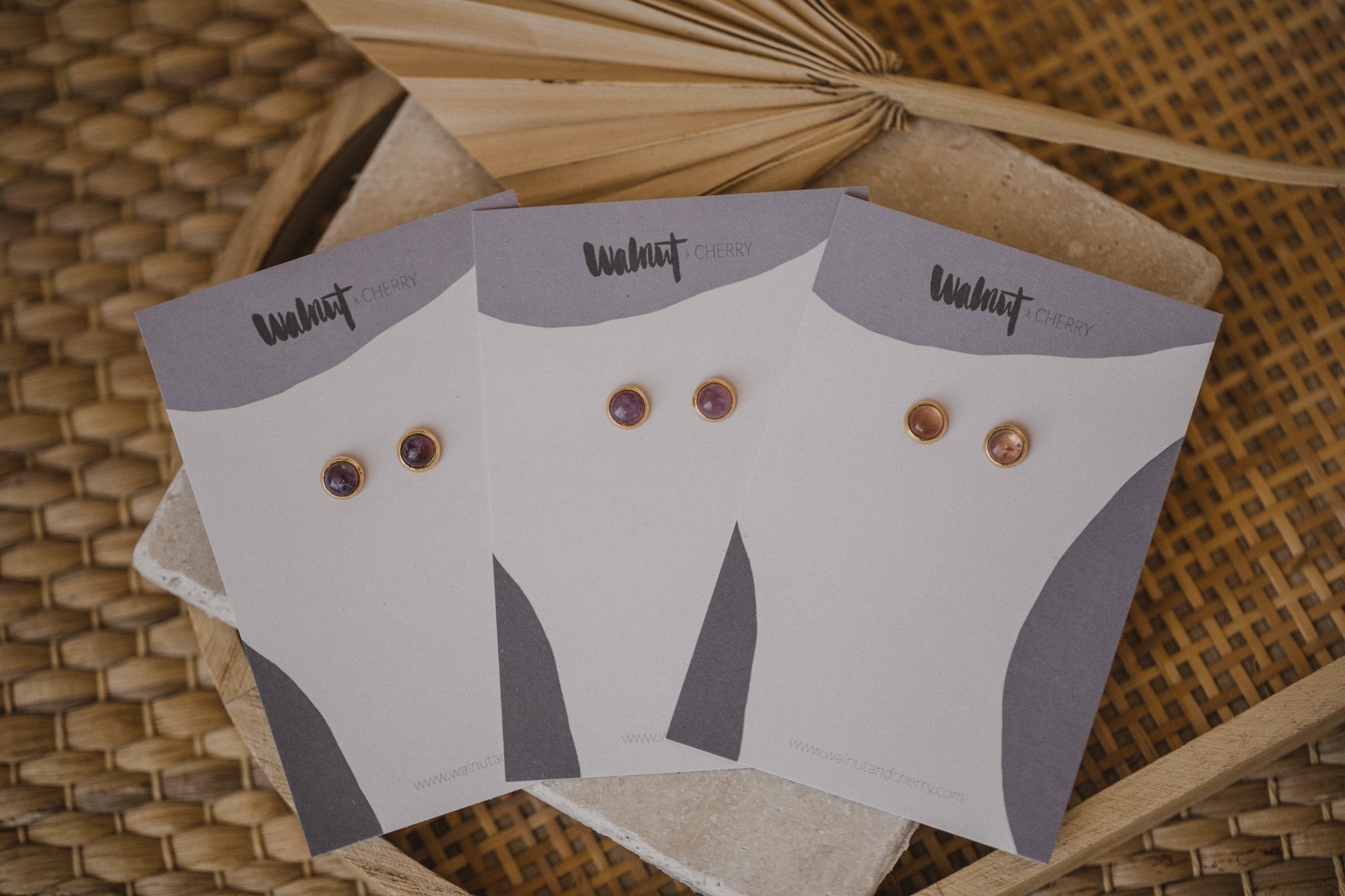 purple amethyst gemstone stud earrings (6 mm)