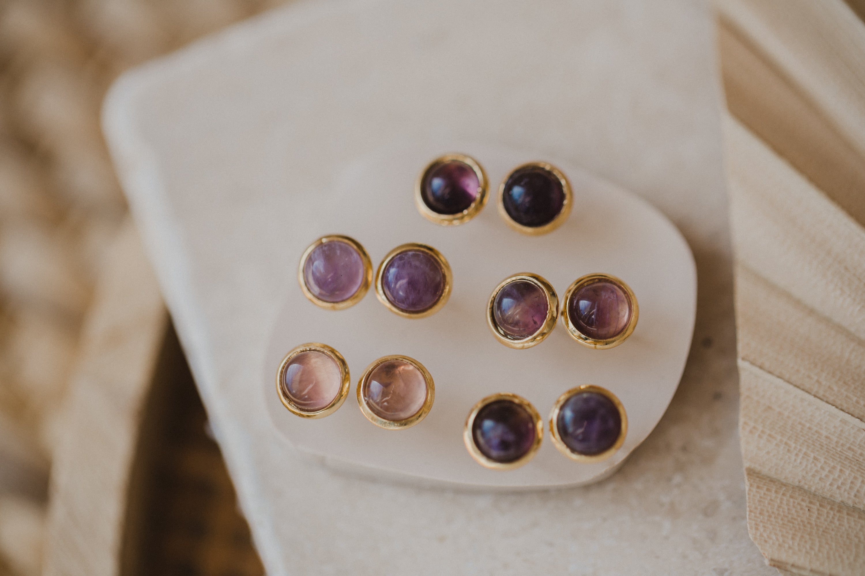 purple amethyst gemstone stud earrings (6 mm)