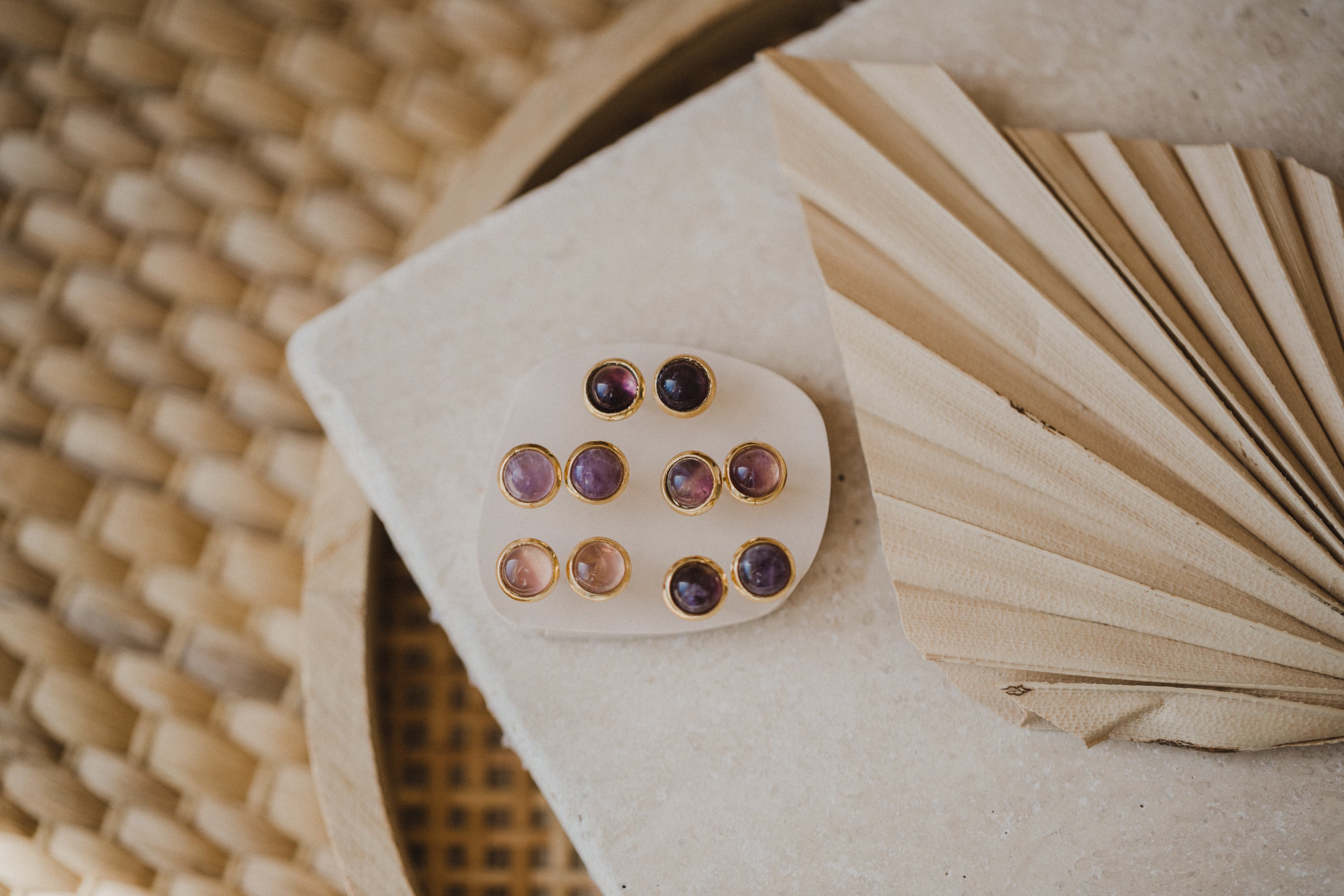 purple amethyst gemstone stud earrings (6 mm)