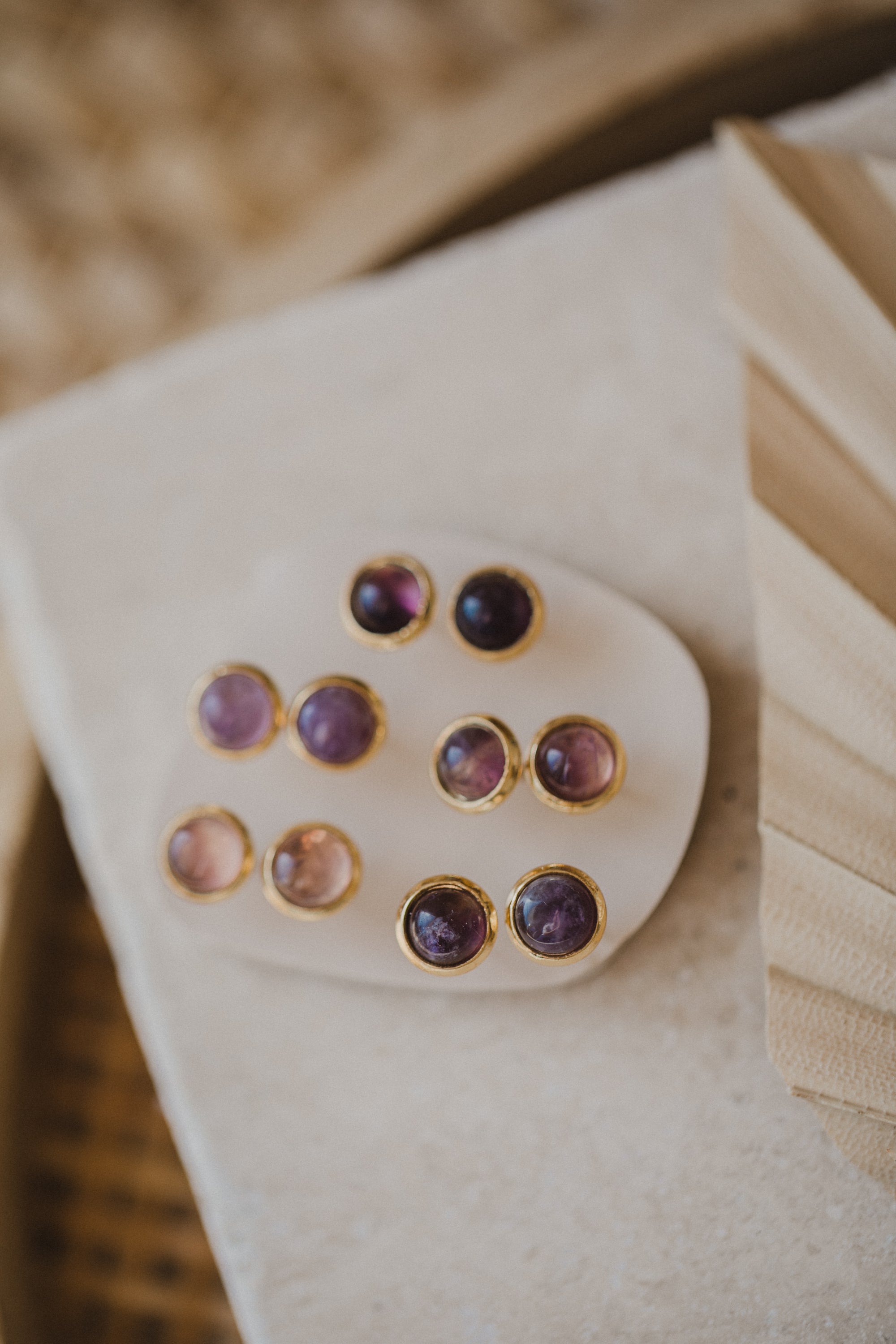 purple amethyst gemstone stud earrings (6 mm)