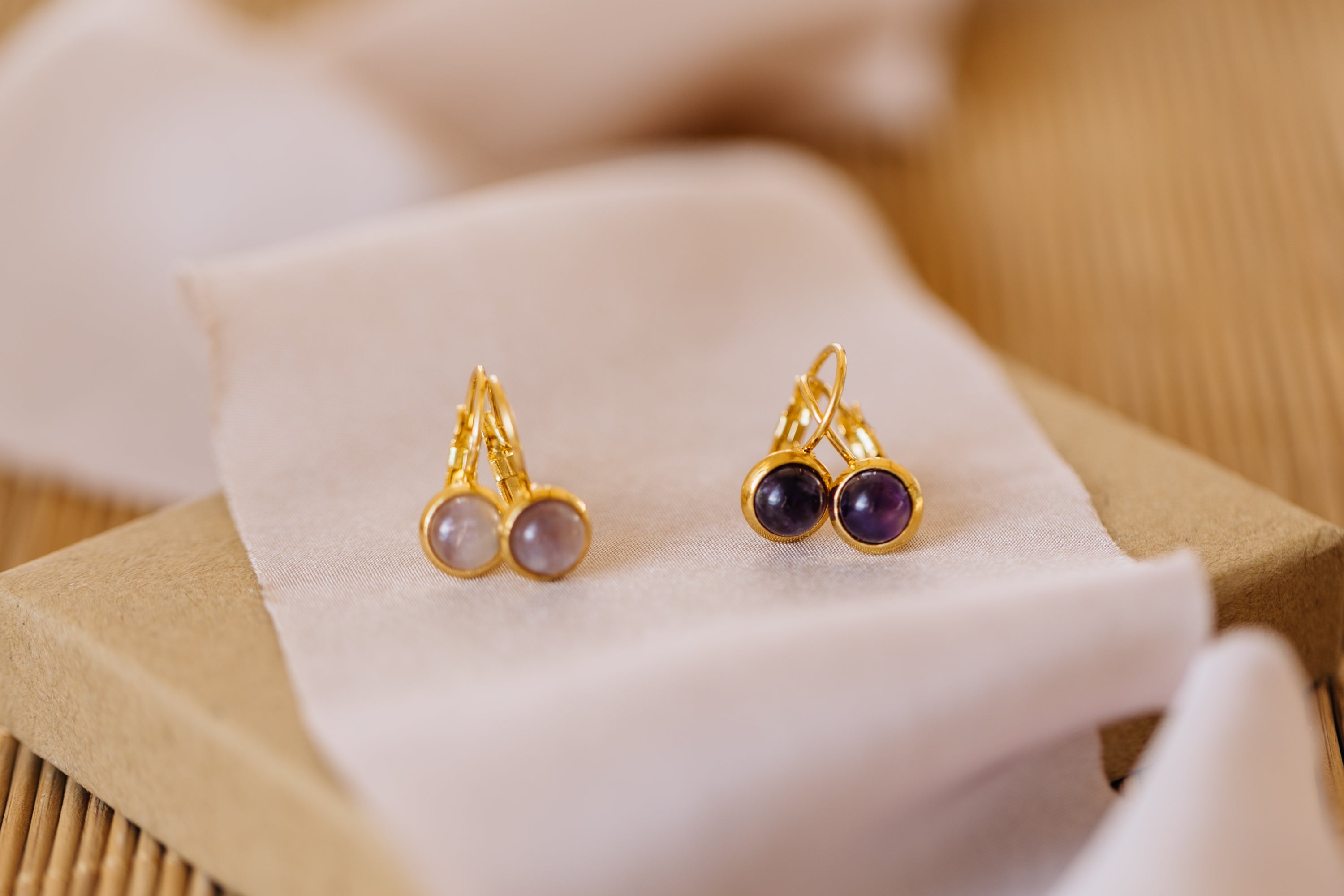 lila Amethyst Edelstein Ohrhänger (6 mm)