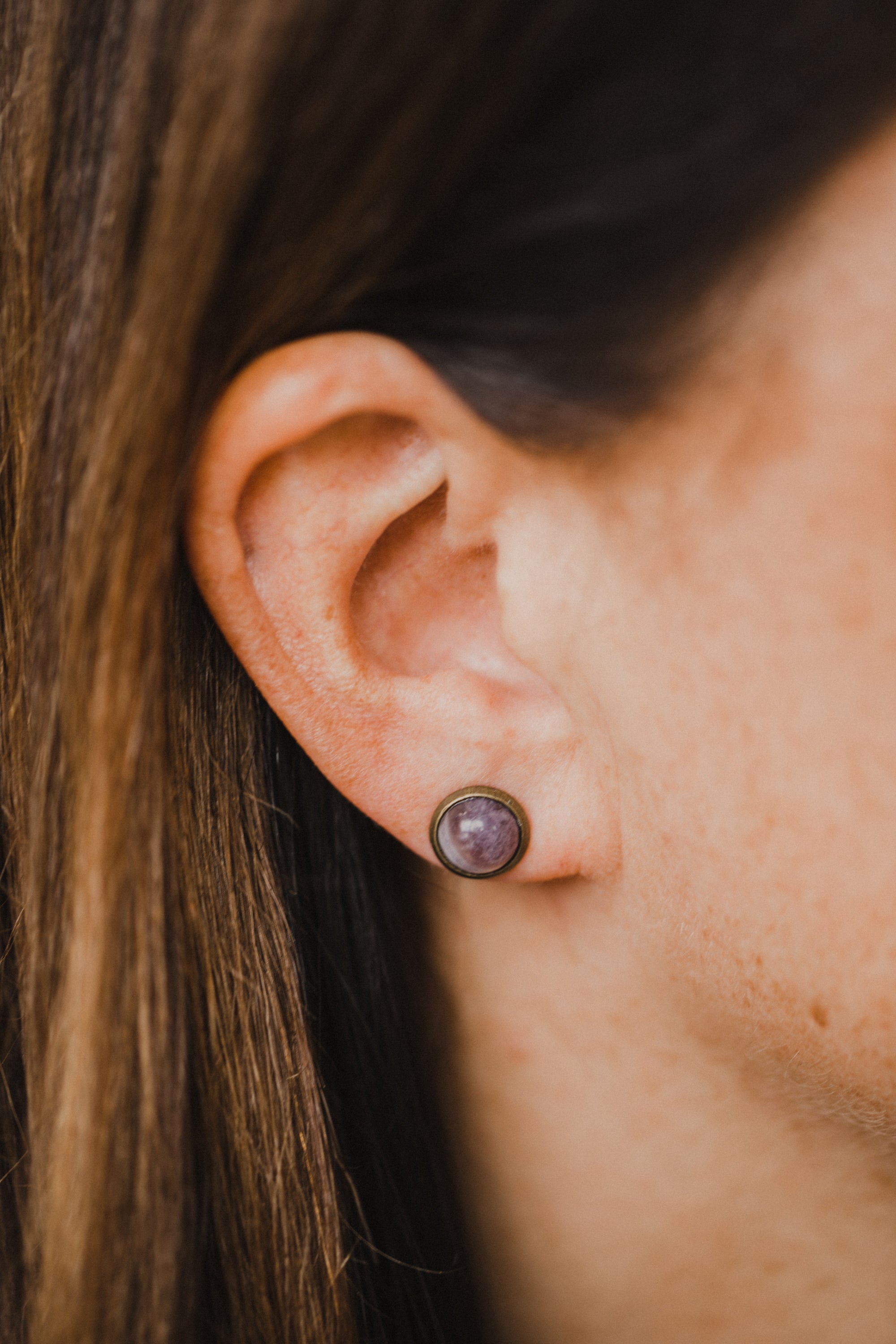 lila Amethyst Edelstein Ohrstecker Bronze (8 mm)