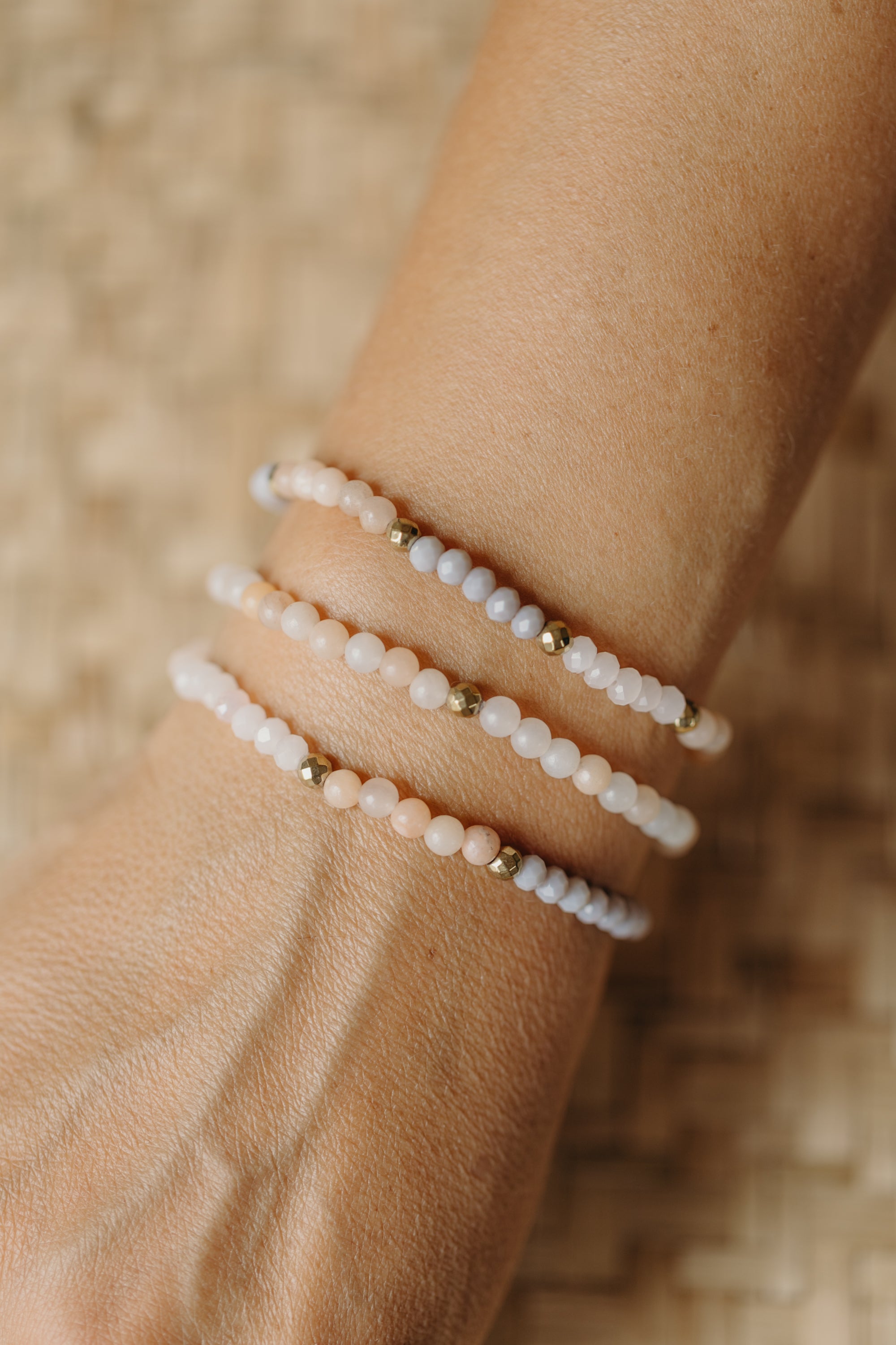 two-tone glass bead bracelet blue & cream