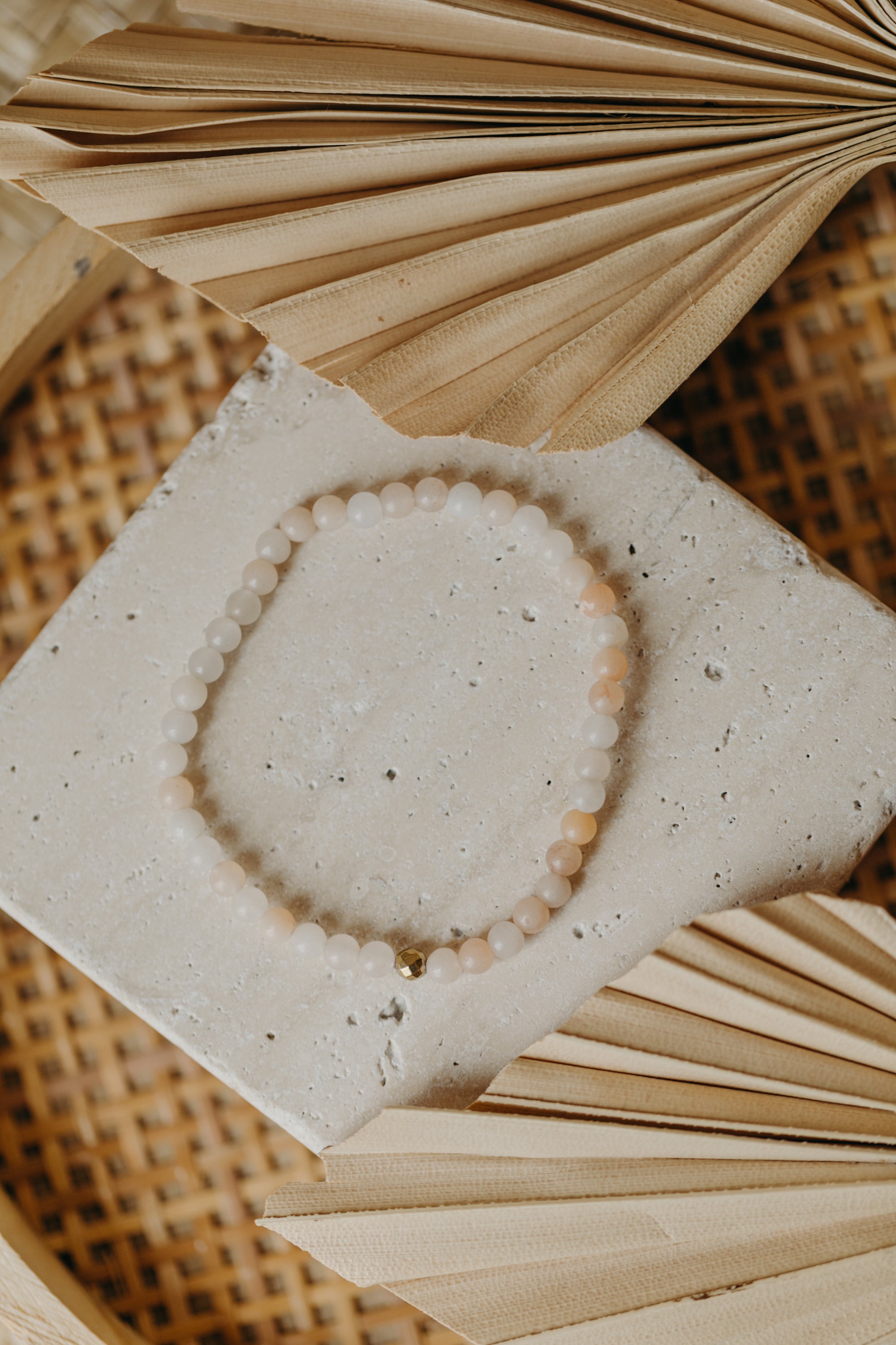 two-tone glass bead bracelet blue & cream