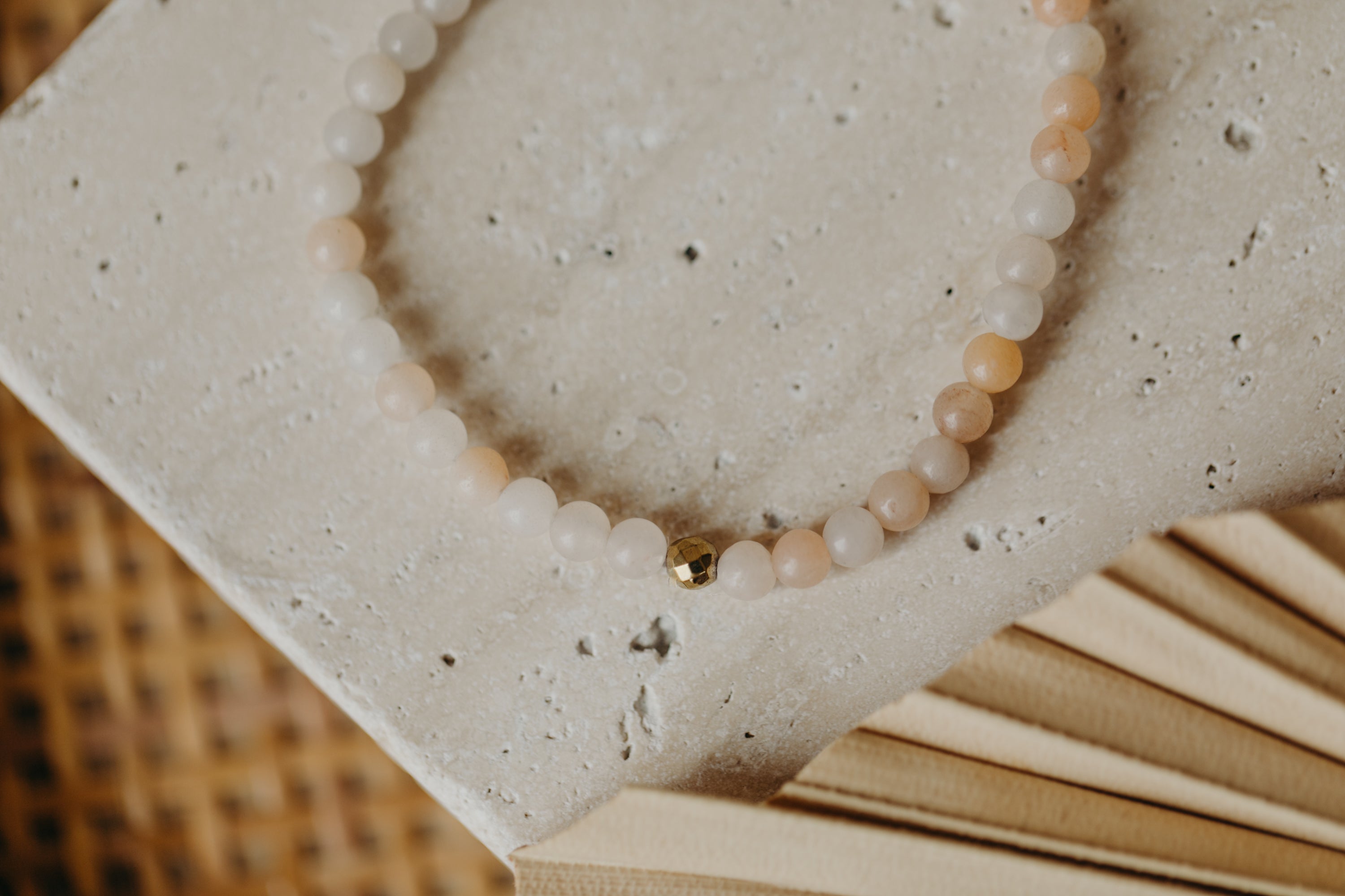 two-tone glass bead bracelet blue & cream