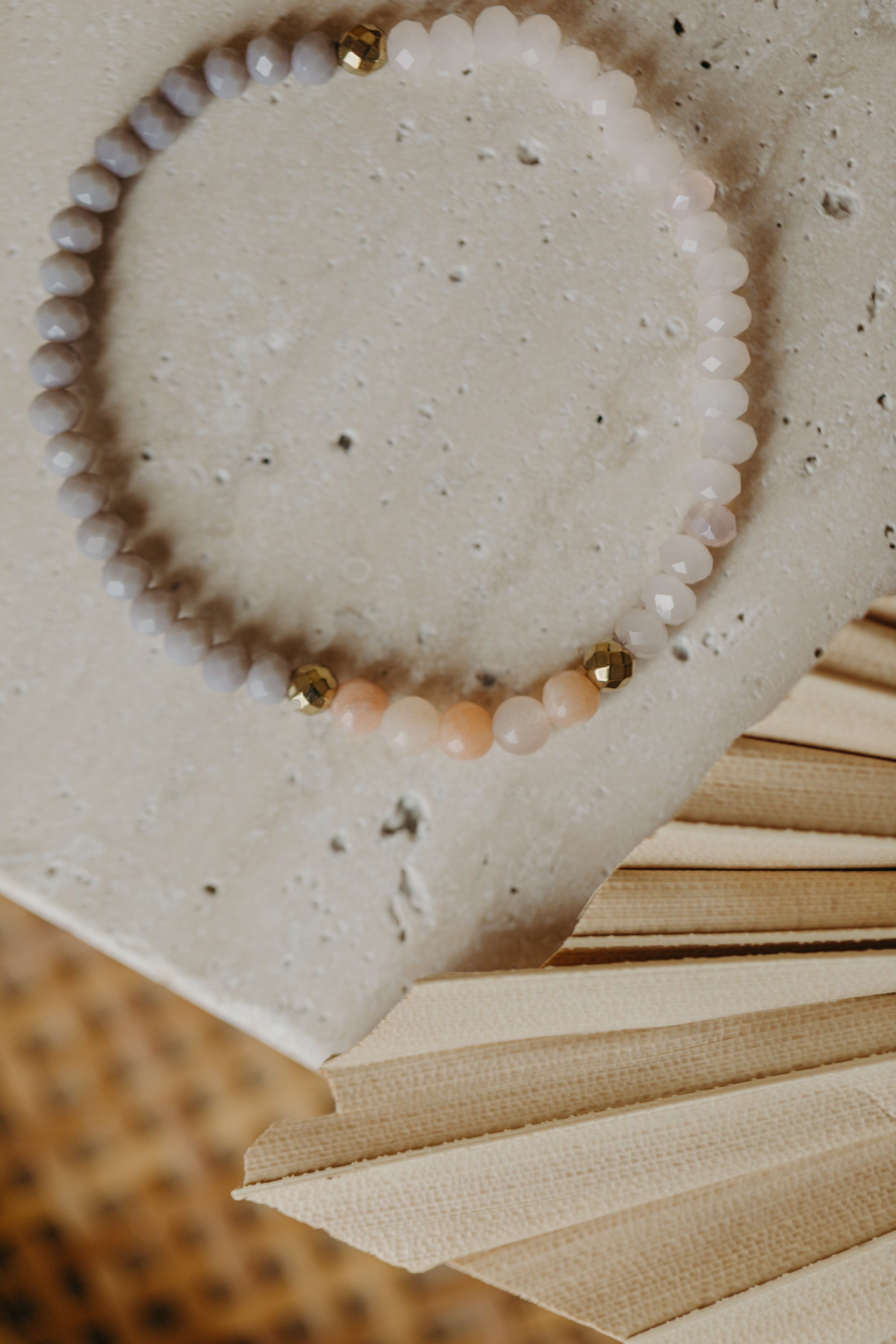 two-tone glass bead bracelet blue & cream