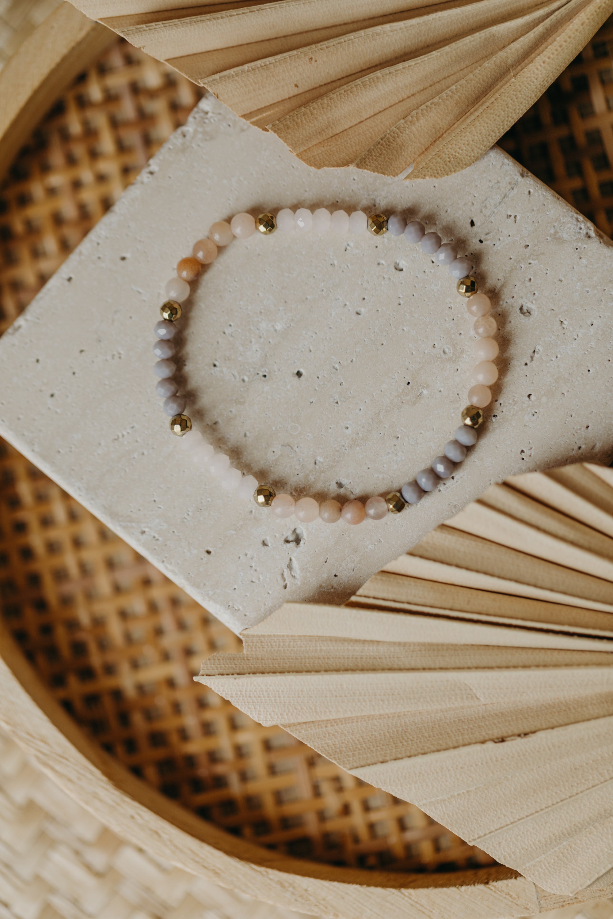 two-tone glass bead bracelet blue & cream