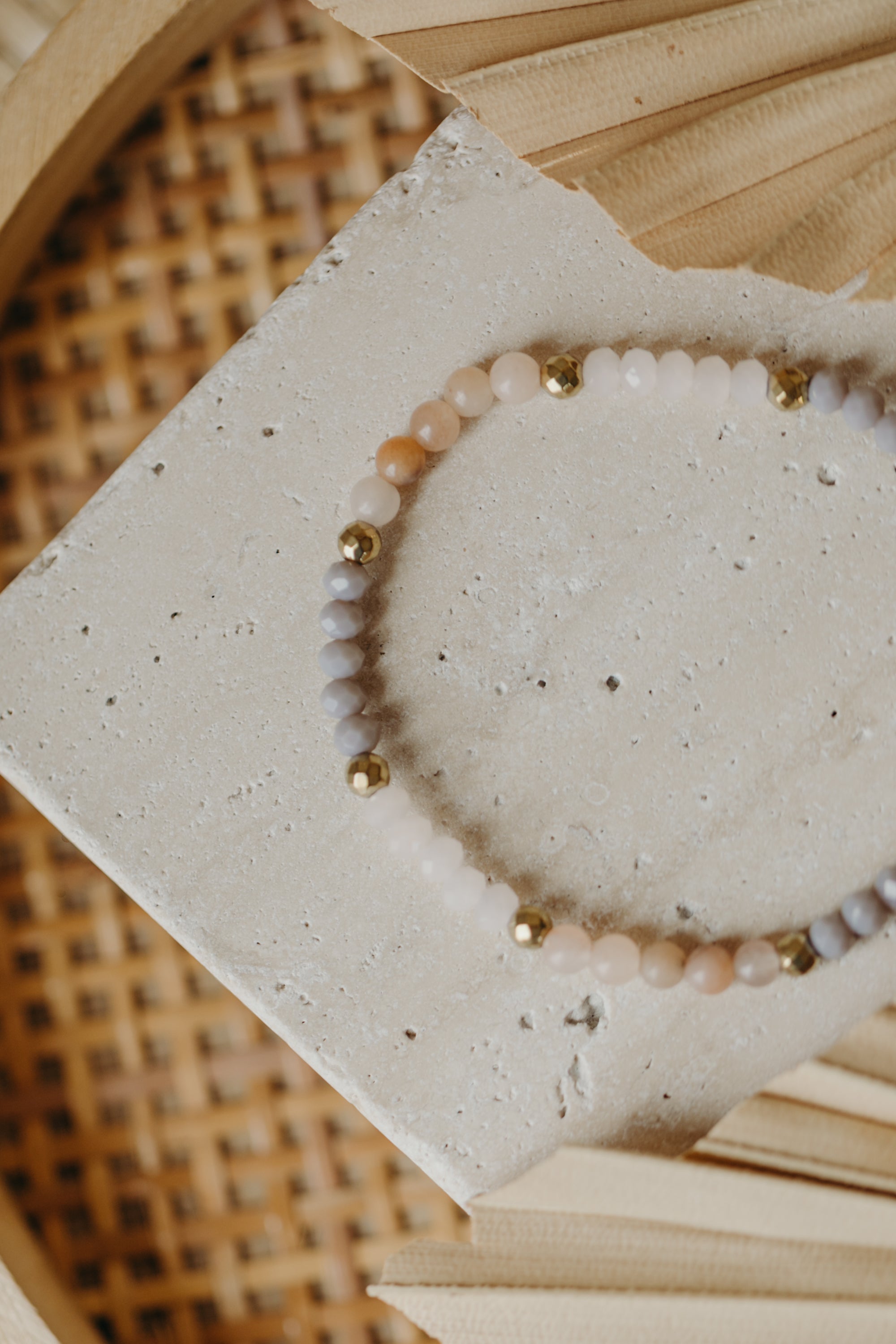 two-tone glass bead bracelet blue & cream