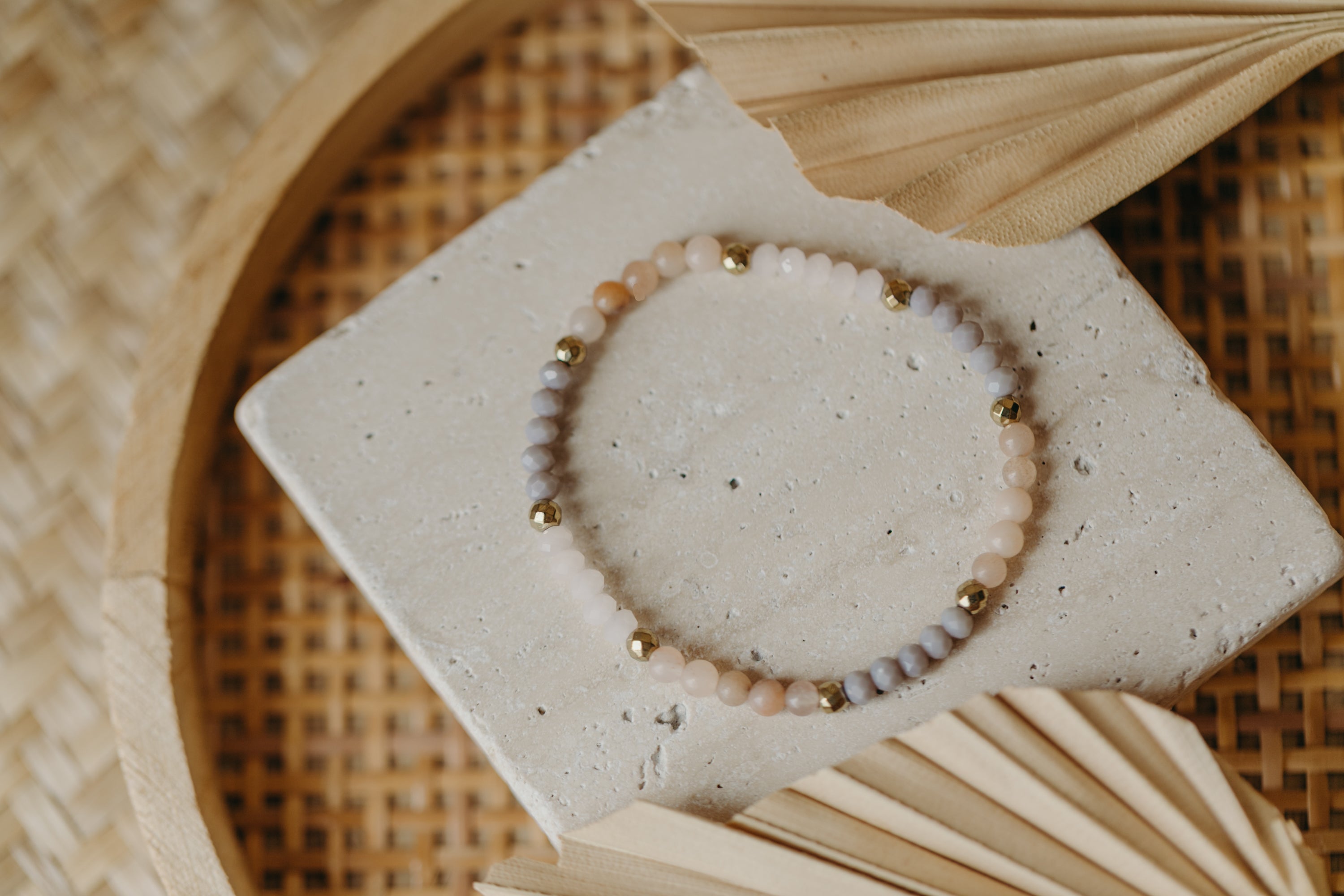 two-tone glass bead bracelet blue & cream