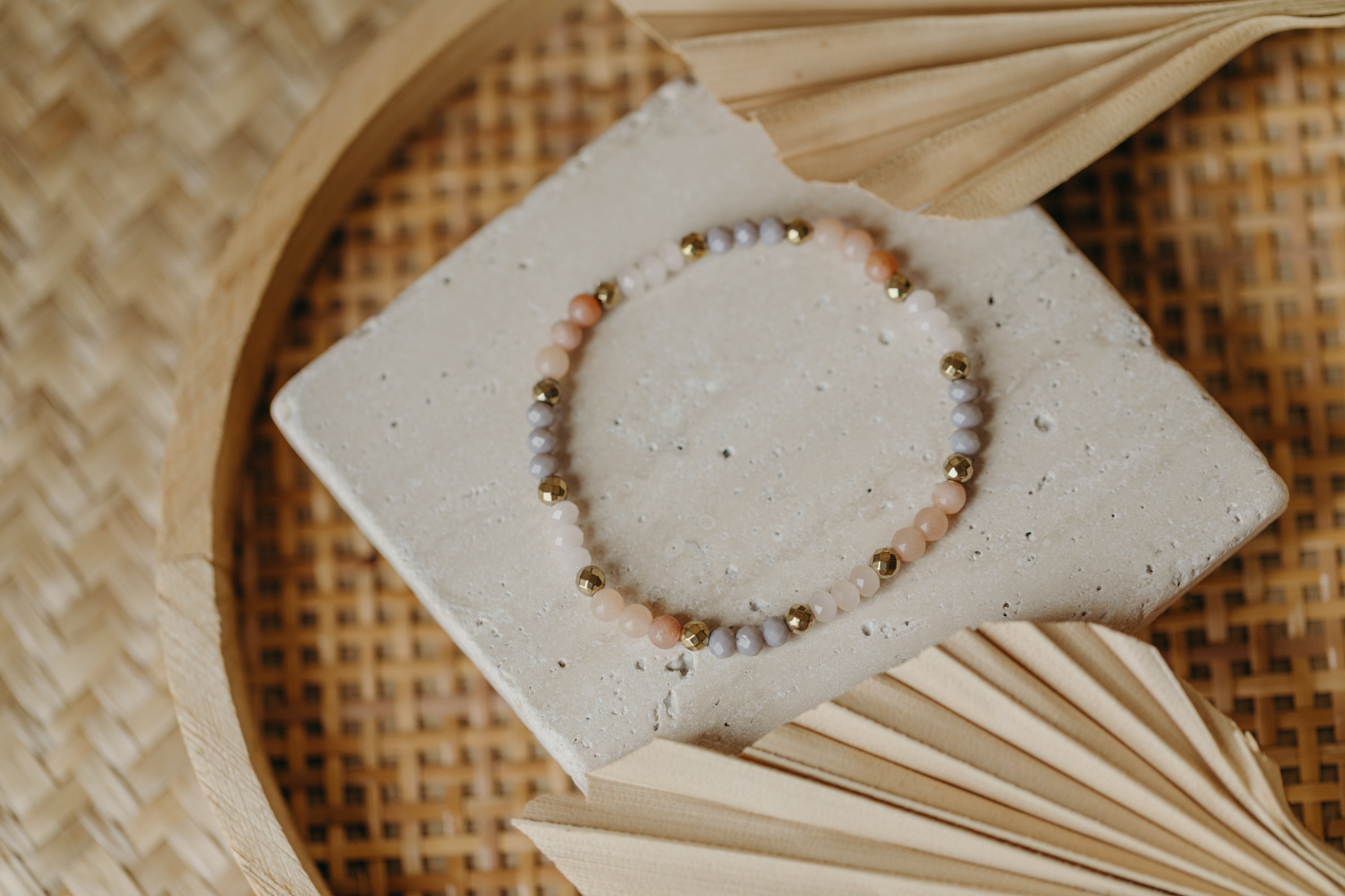 two-tone glass bead bracelet blue & cream