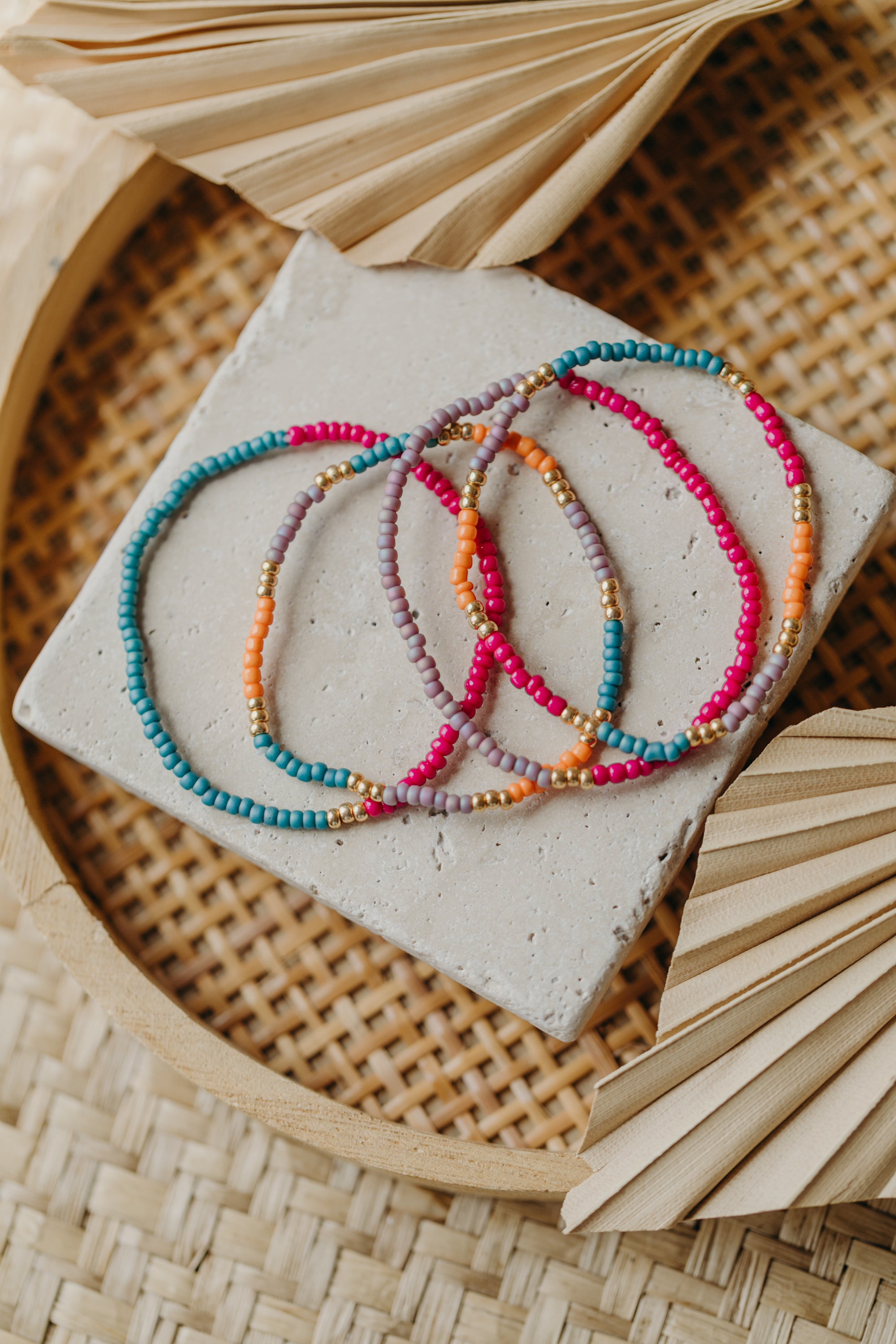 two-tone glass bead bracelet blue & cream