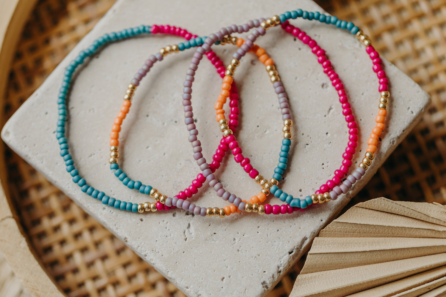 two-tone glass bead bracelet blue & cream