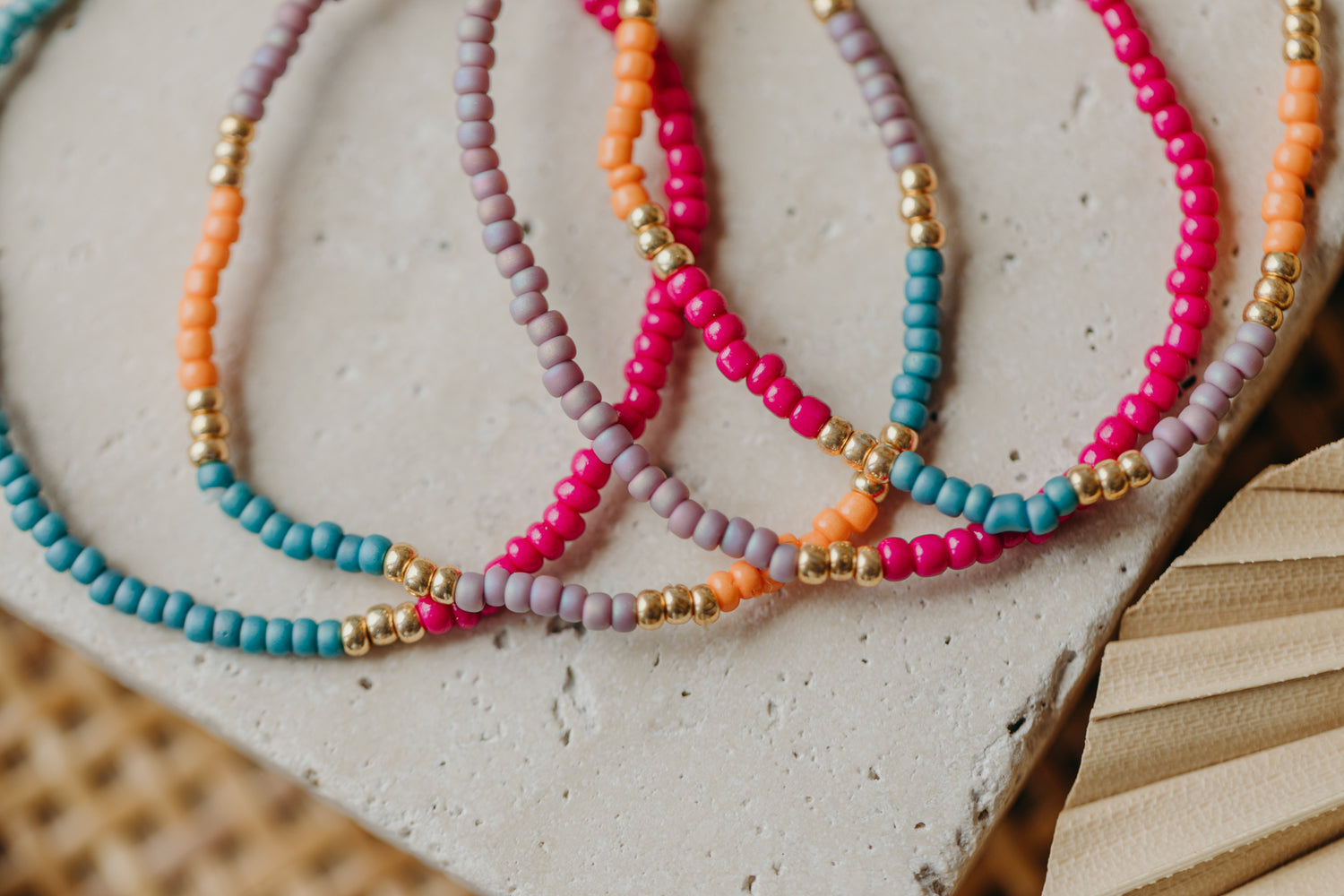 two-tone glass bead bracelet blue & cream