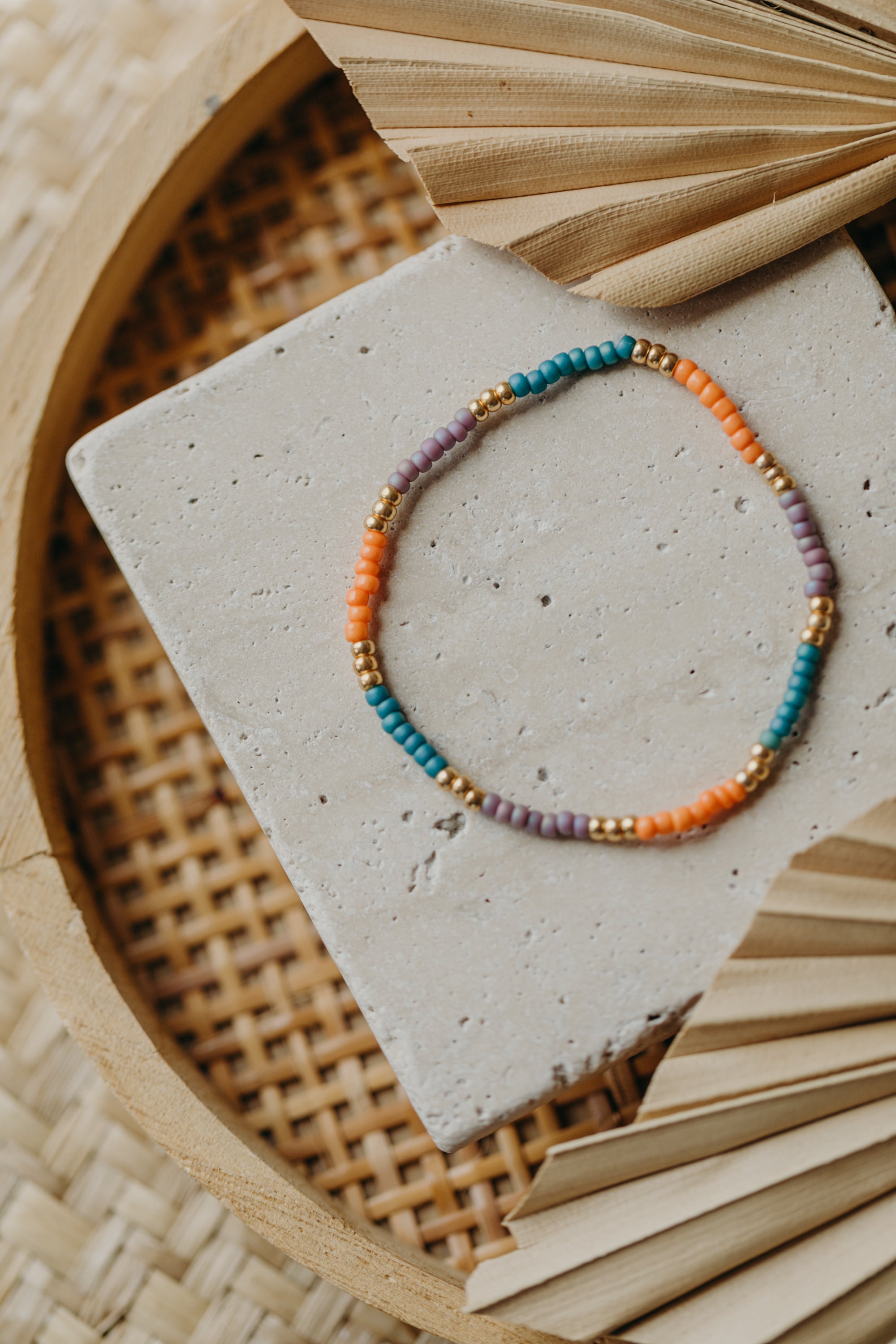 two-tone glass bead bracelet blue & cream