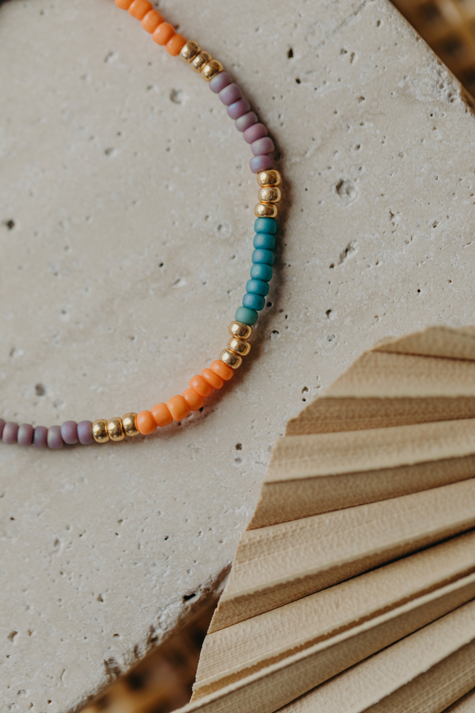 two-tone glass bead bracelet blue & cream