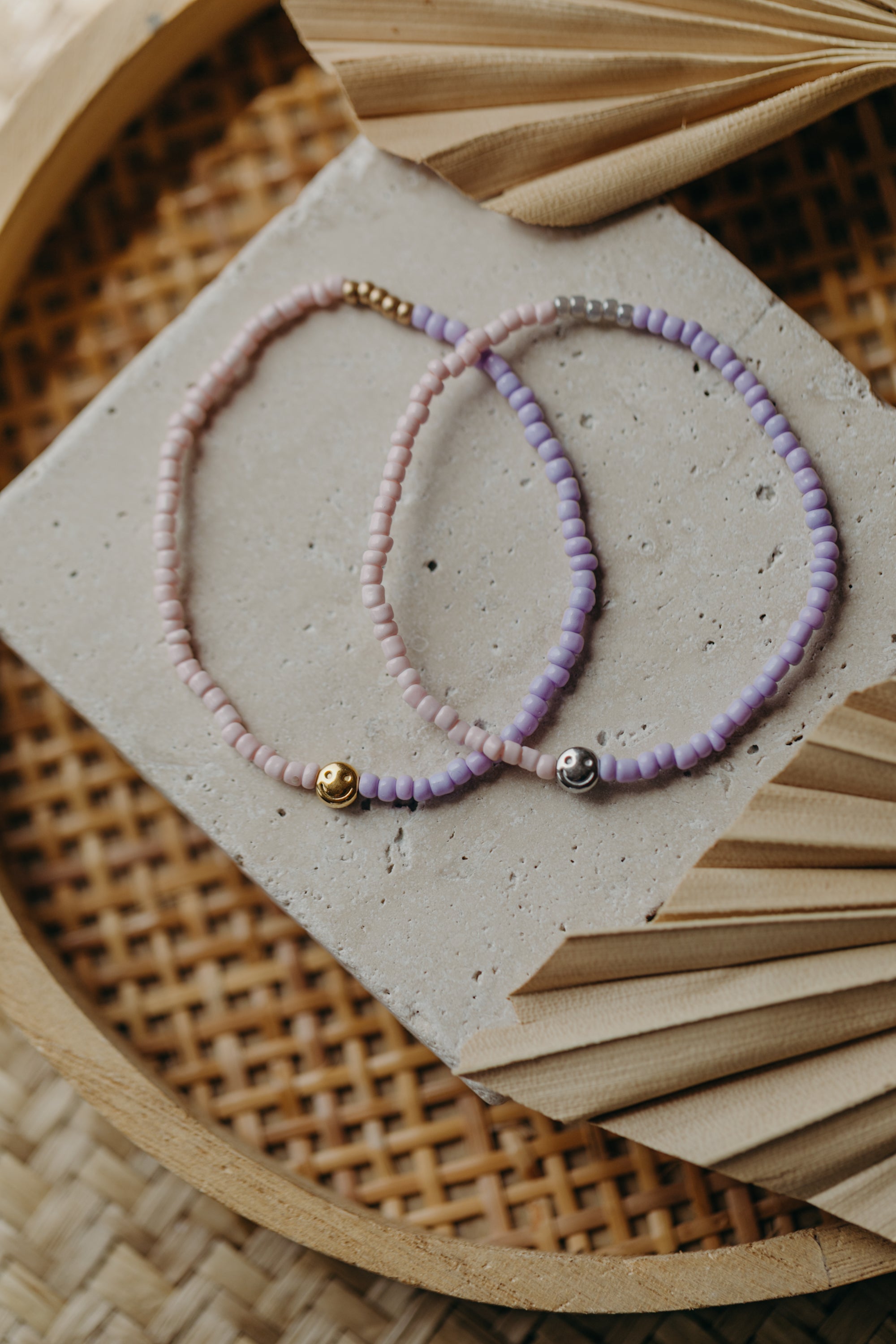 two-tone glass bead bracelet blue & cream