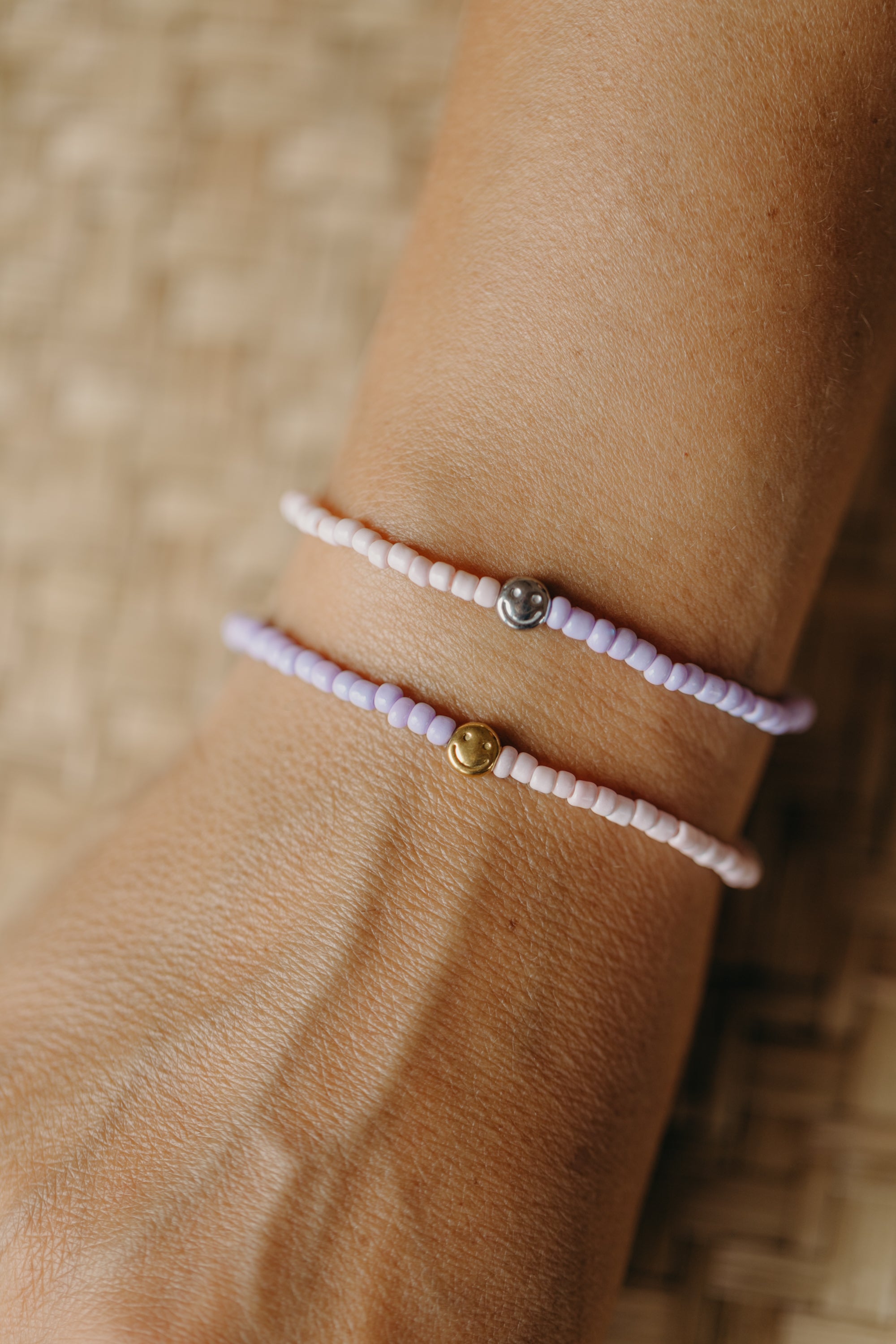 two-tone glass bead bracelet blue & cream
