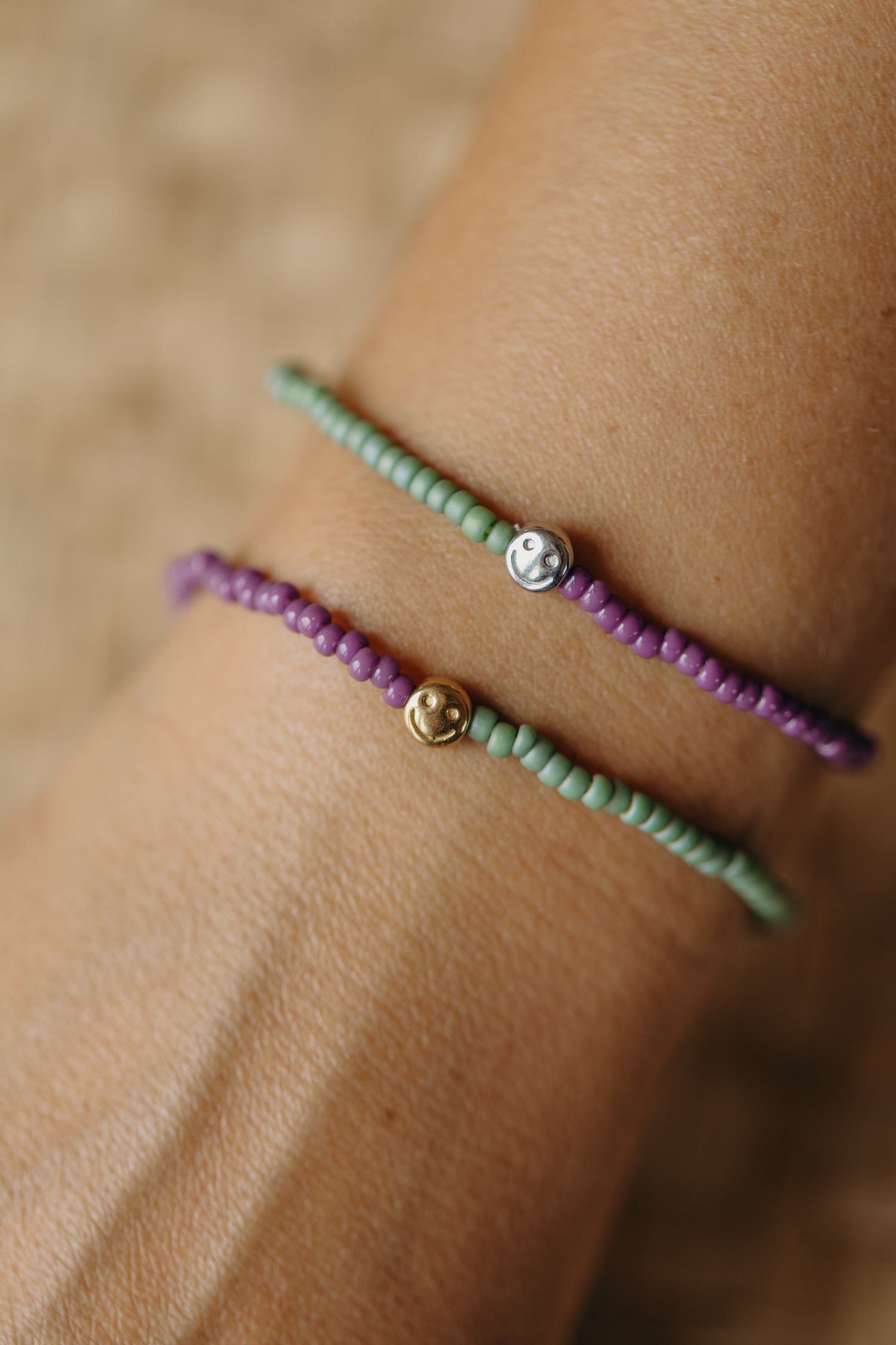 SMILEY - zweifarbiges Armband mit Miyuki Glasperlen - lila & grün