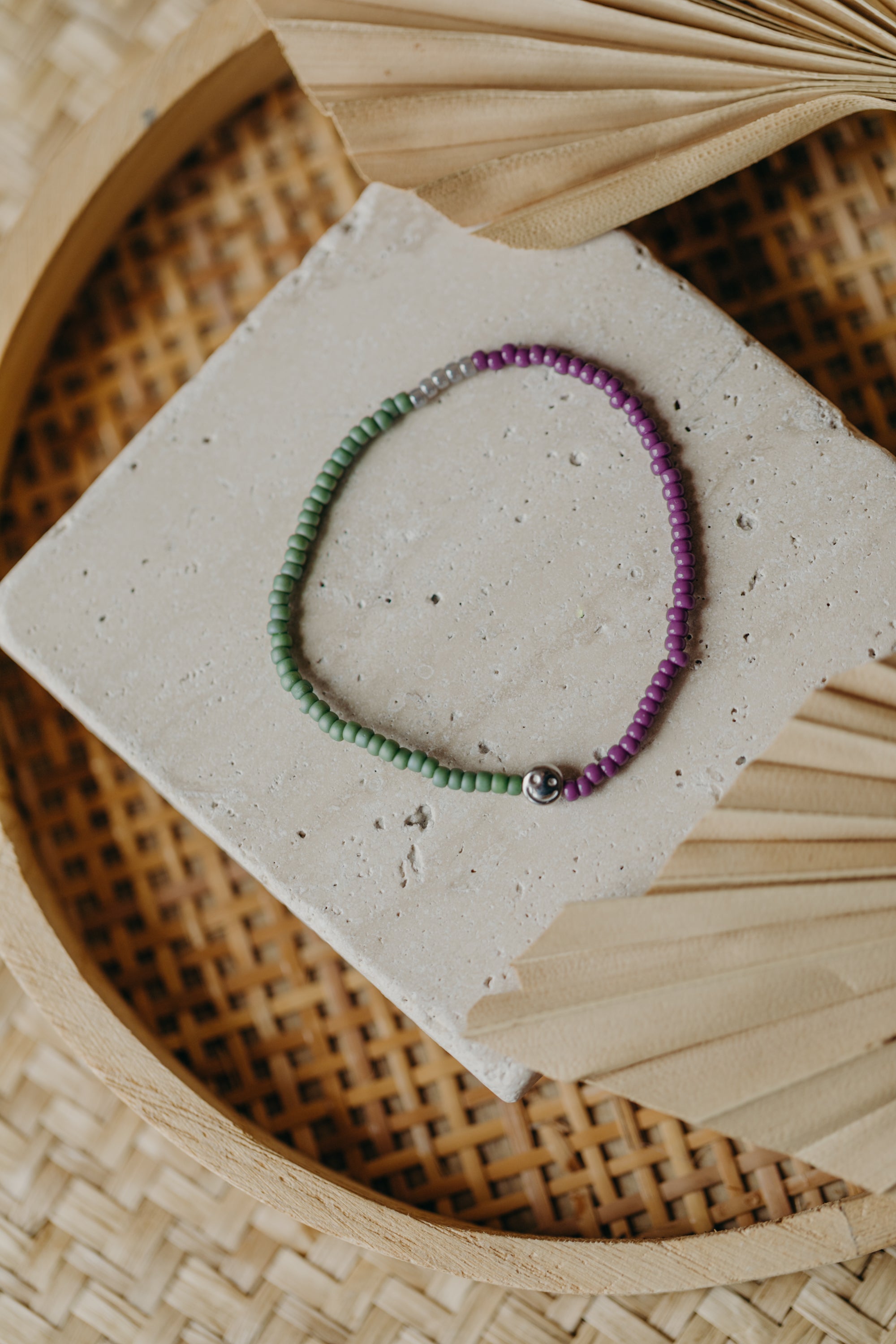 two-tone glass bead bracelet blue & cream