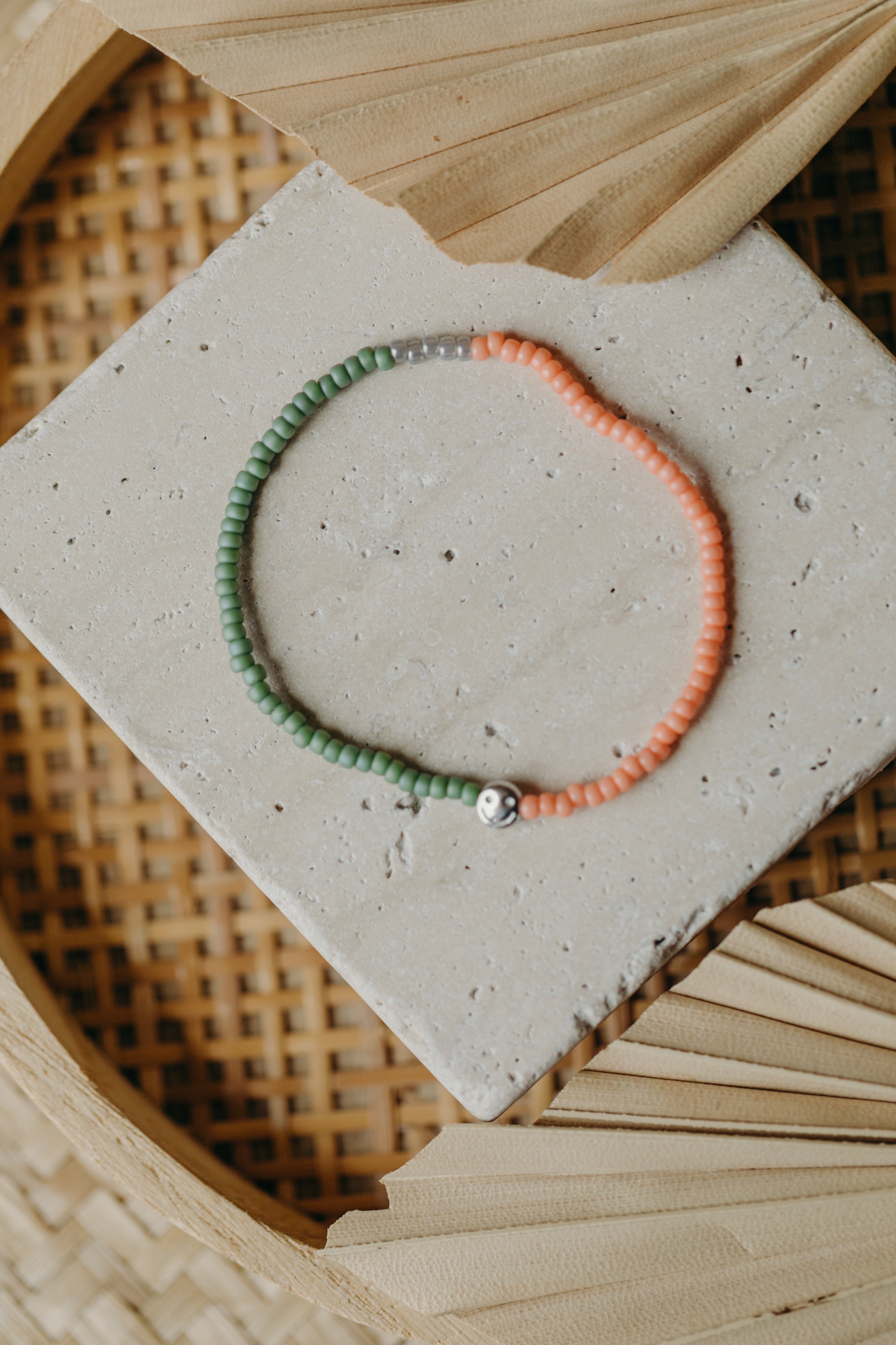 two-tone glass bead bracelet blue & cream