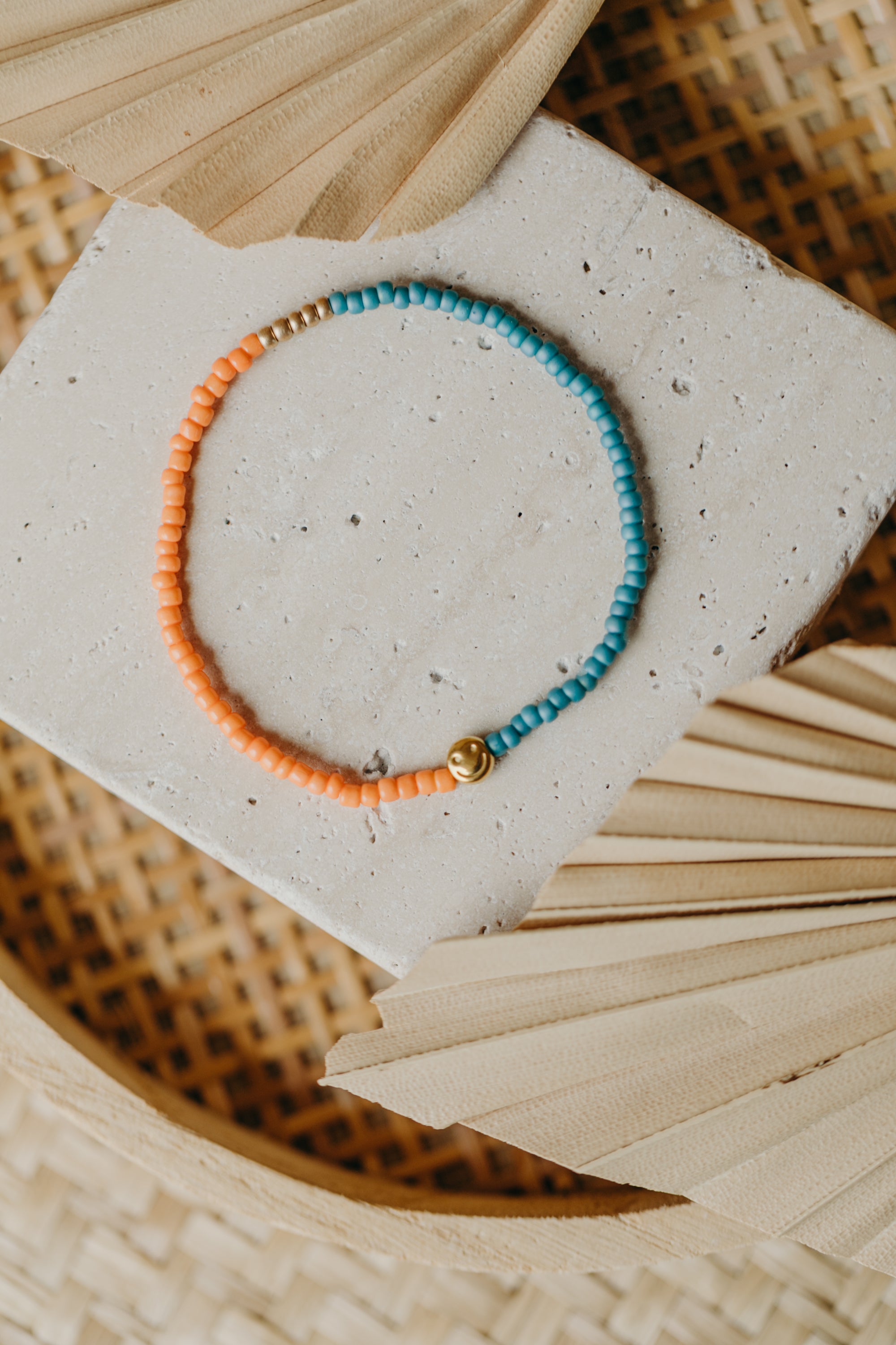 two-tone glass bead bracelet blue & cream
