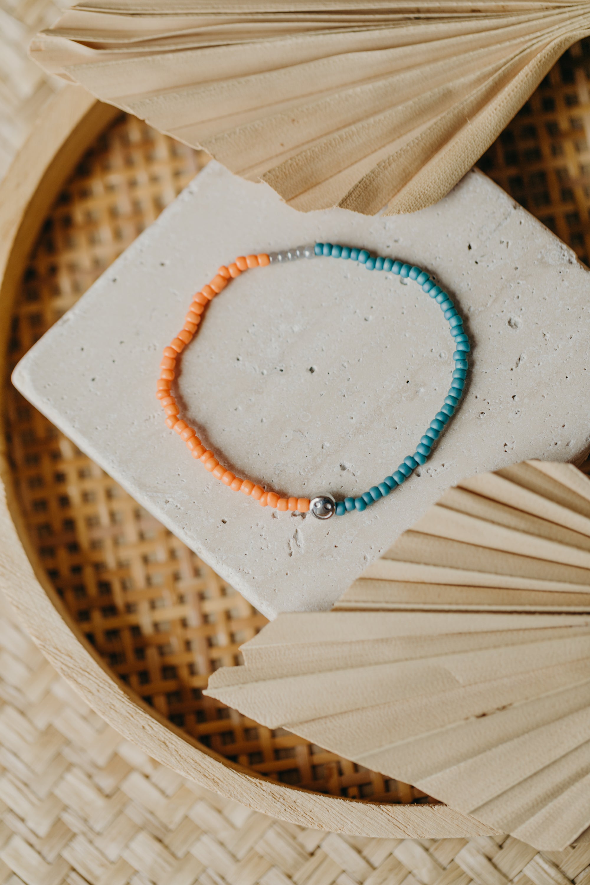 two-tone glass bead bracelet blue & cream
