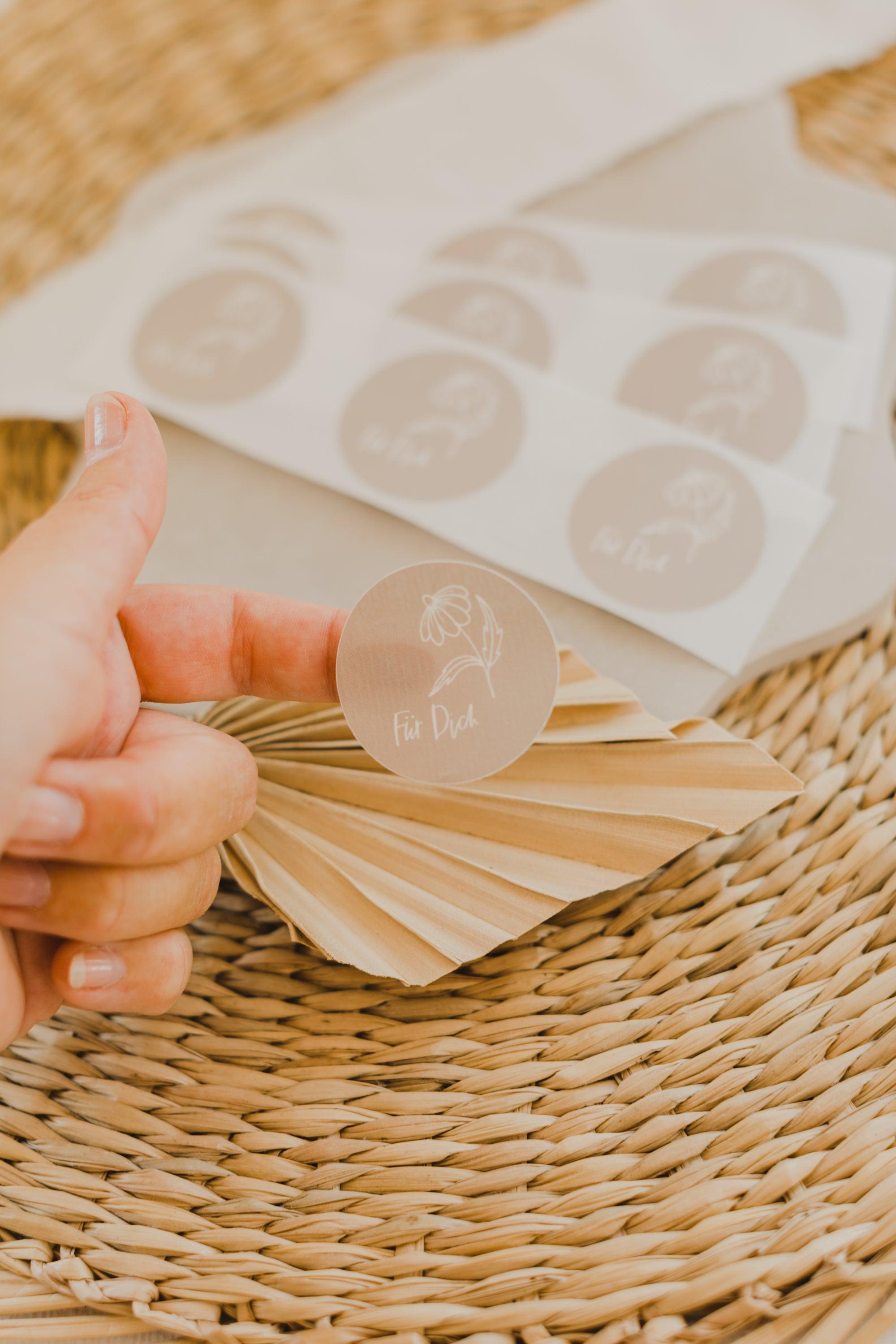 runde beige Aufkleber mit der Aufschrift "Für Dich"