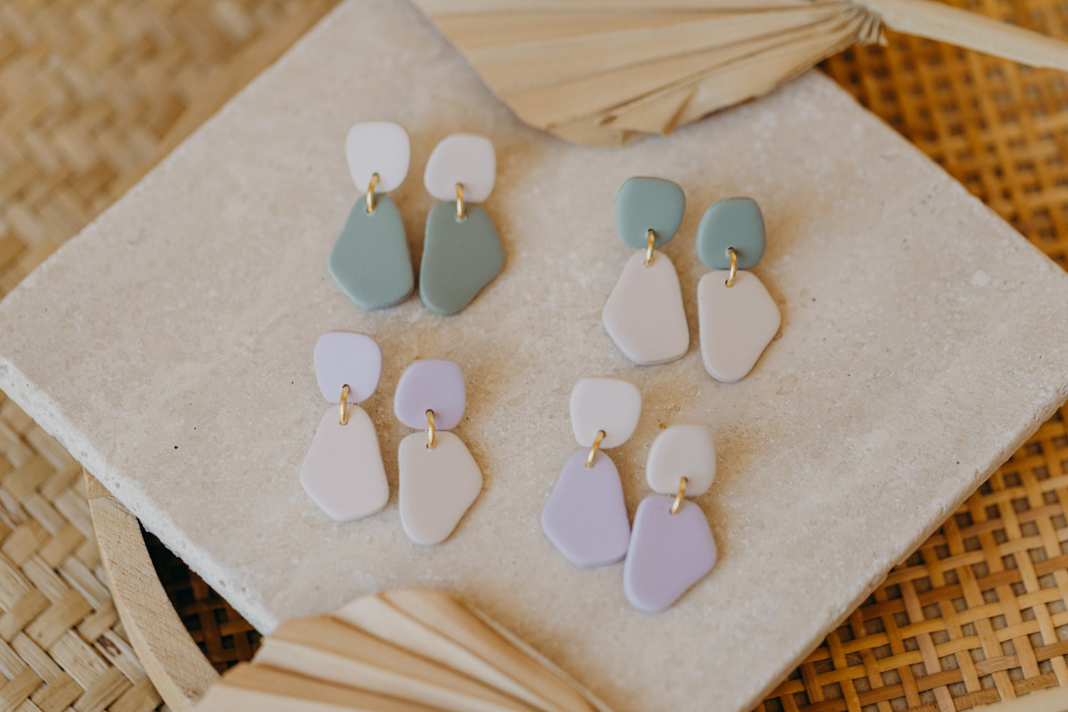 BENU Ohrringe - zweifarbige Polymer Ton Ohrringe in Vanille & Mint