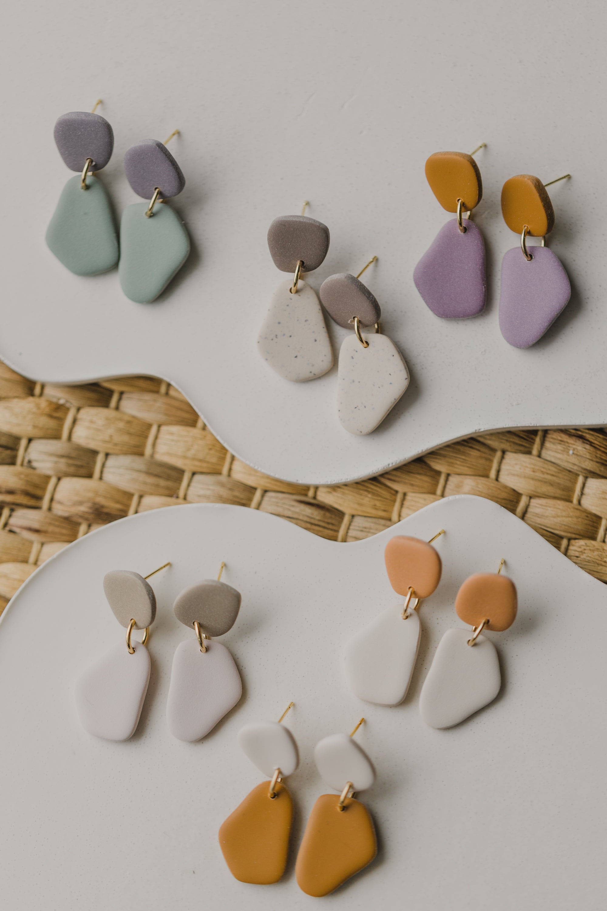 BENU Ohrringe - zweifarbige Polymer Ton Ohrringe Lavendel / Eukalyptus Grün