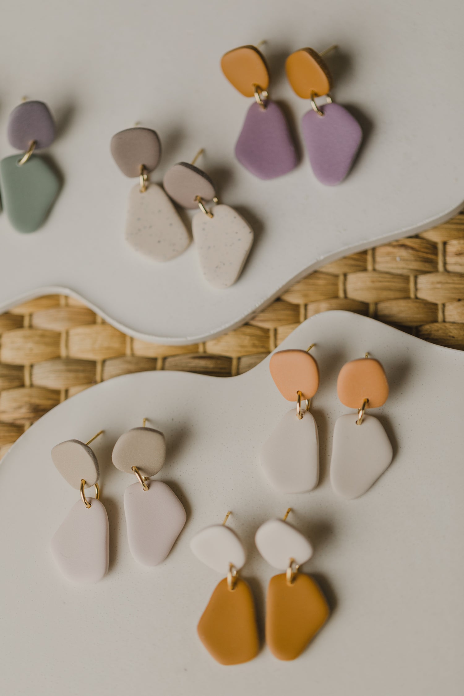 Benu Ohrringe - zweifarbige Polymer Ton Ohrringe Cognac / Helles Lila
