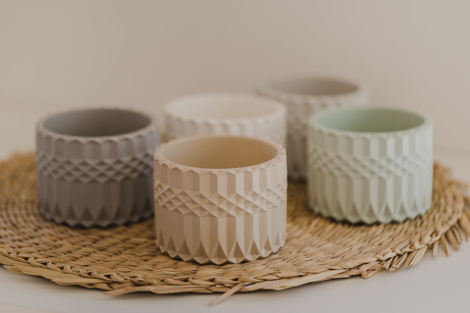 Kleine runde Schale mit Muster aus Jesmonite