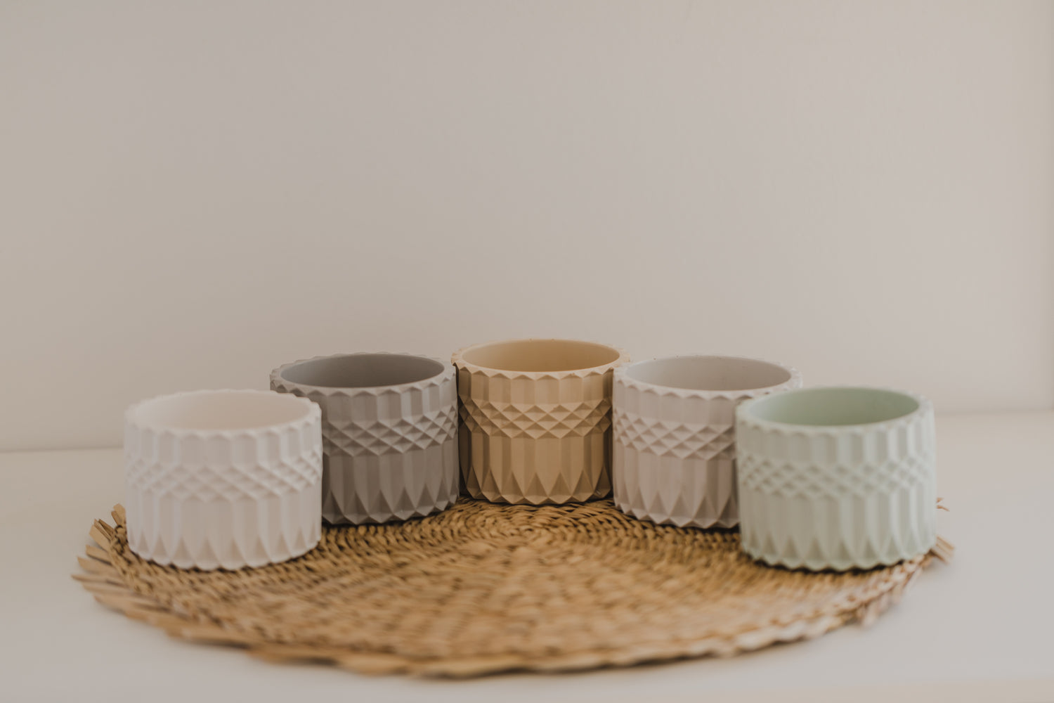 Kleine runde Schale mit Muster aus Jesmonite