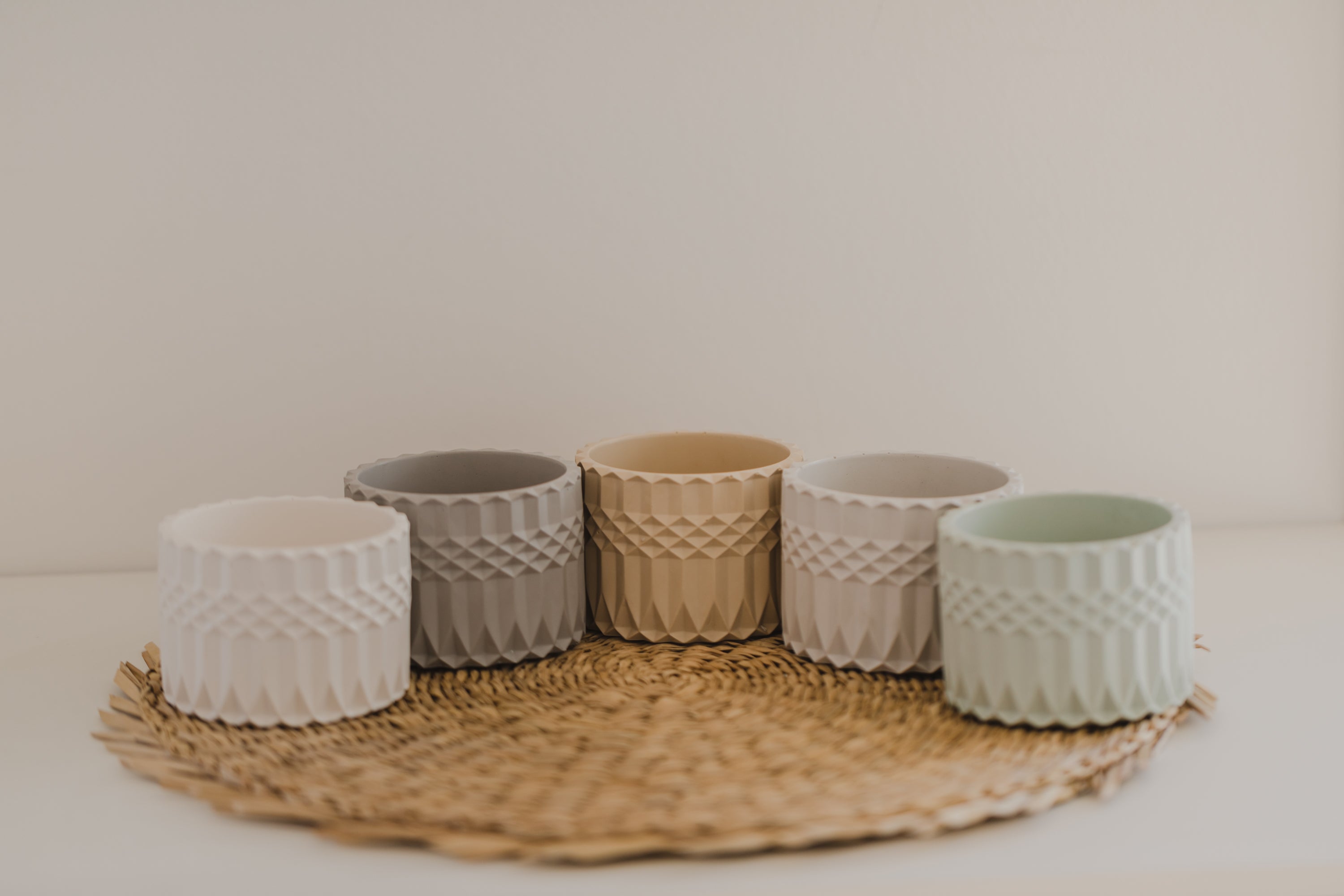 Kleine runde Schale mit Muster aus Jesmonite