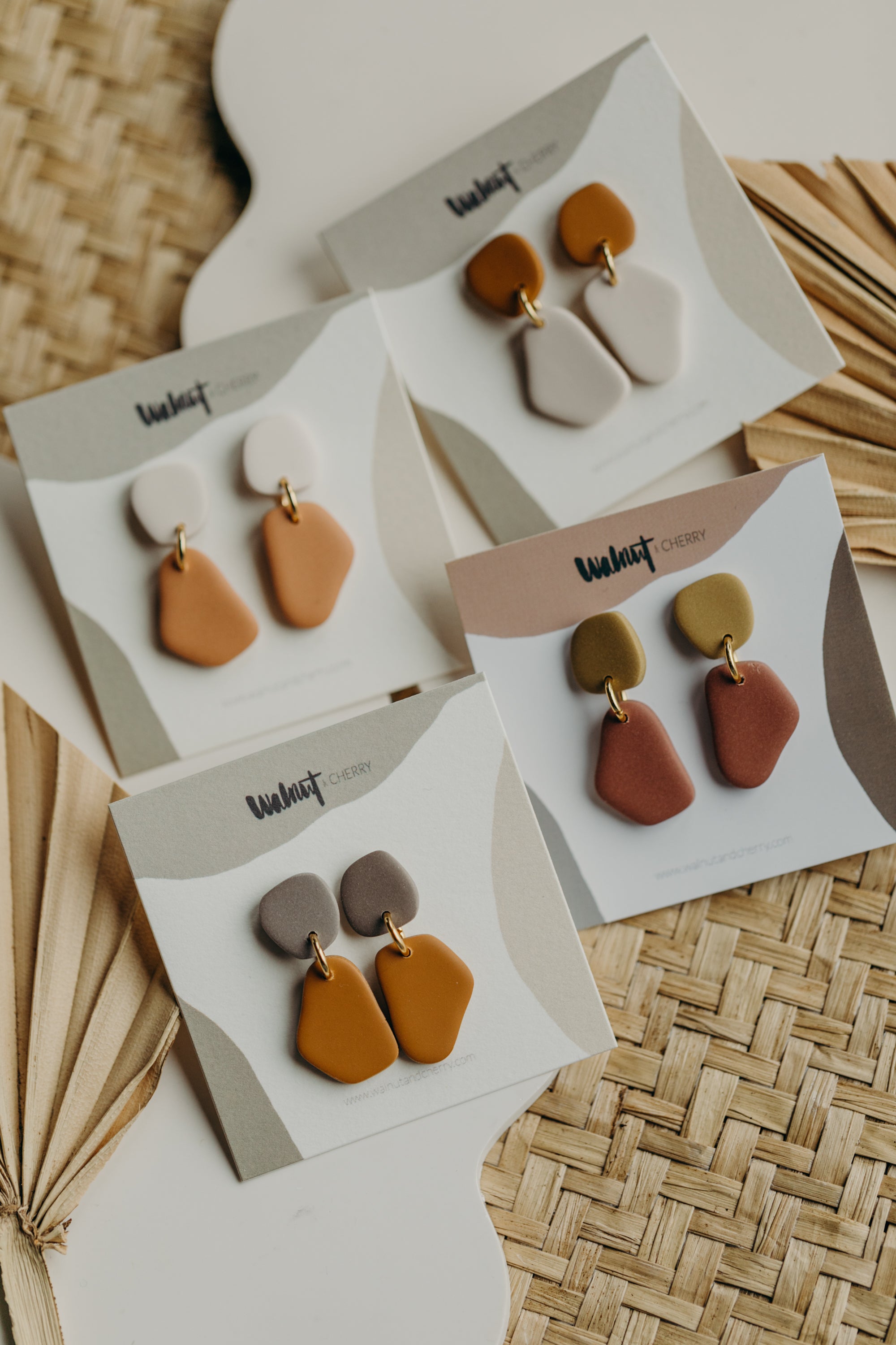 BENU Ohrringe - zweifarbige Polymer Ton Ohrringe Lila-Grau/Cognac