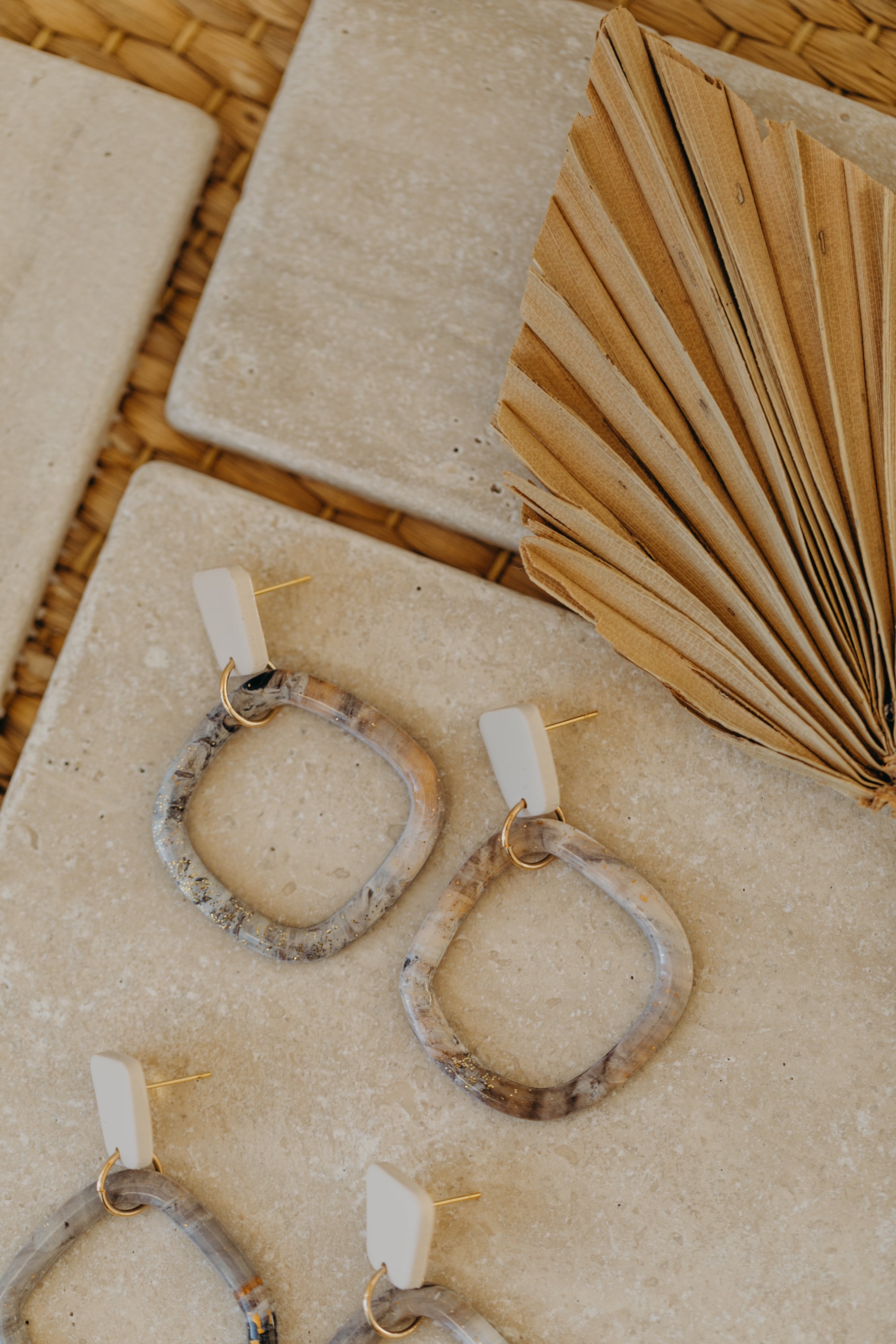 MARJA - small drop earrings gold