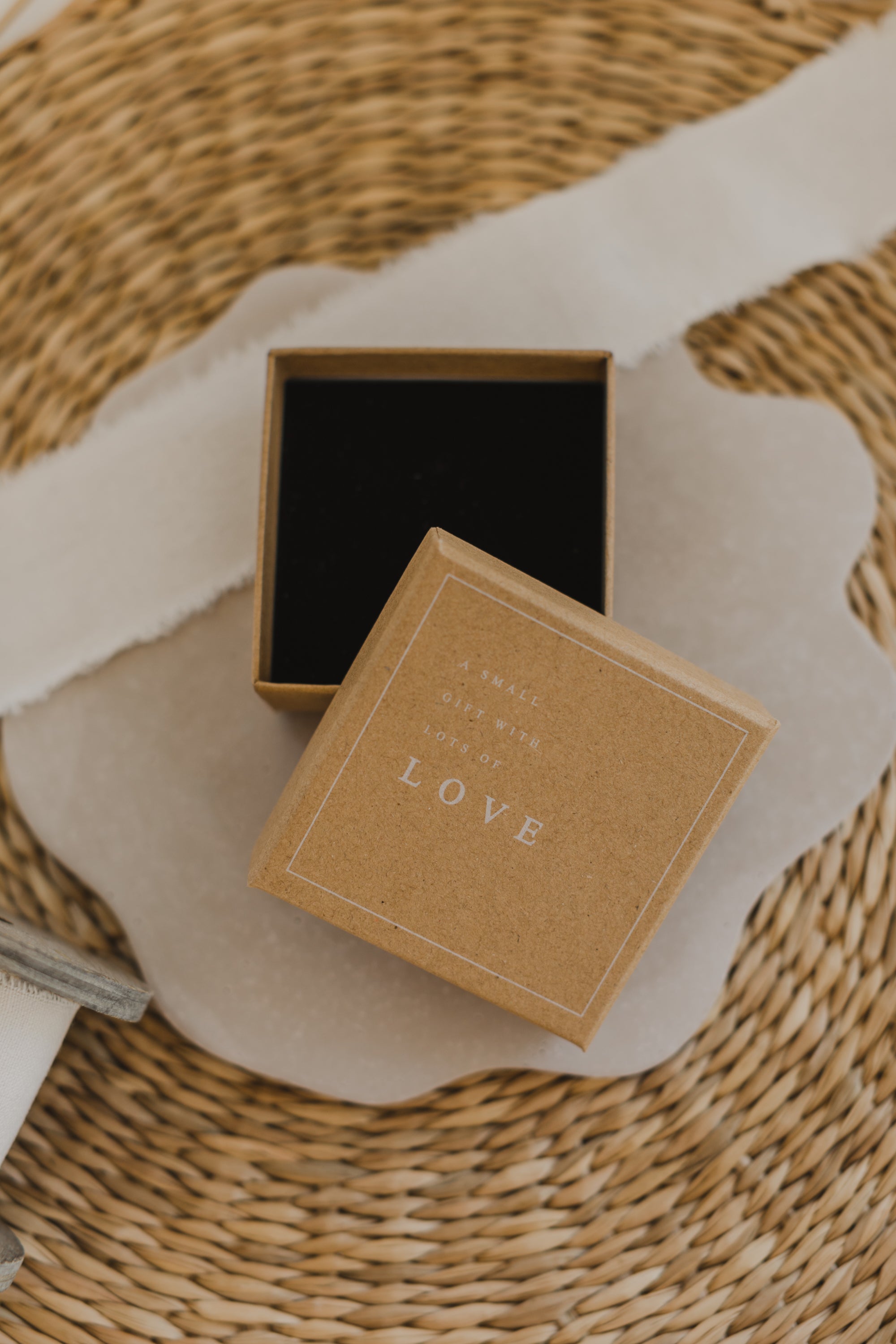 Geschenkebox Kraftpapier mit Aufdruck " A small gift with lots of Love"