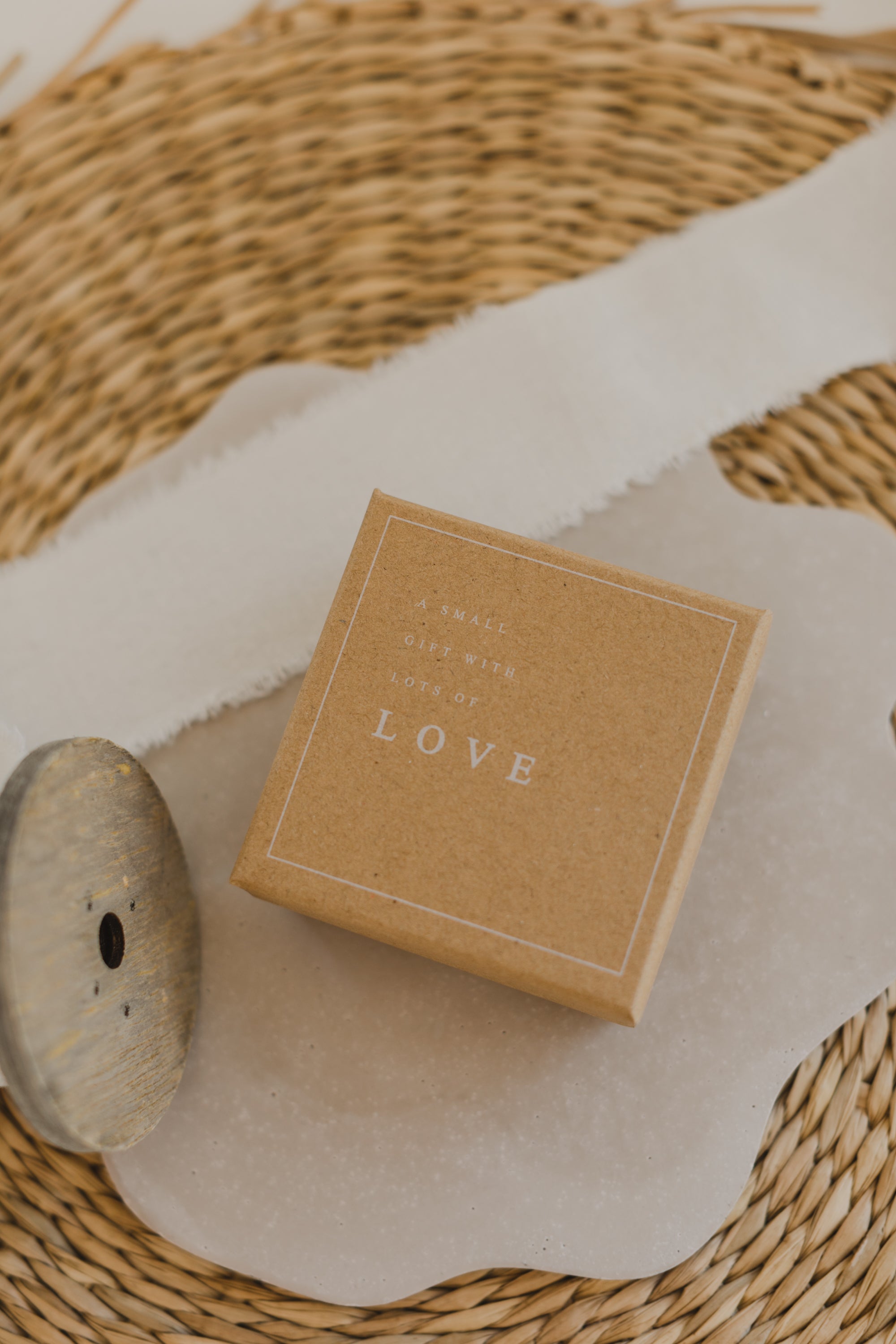 Geschenkebox Kraftpapier mit Aufdruck " A small gift with lots of Love"