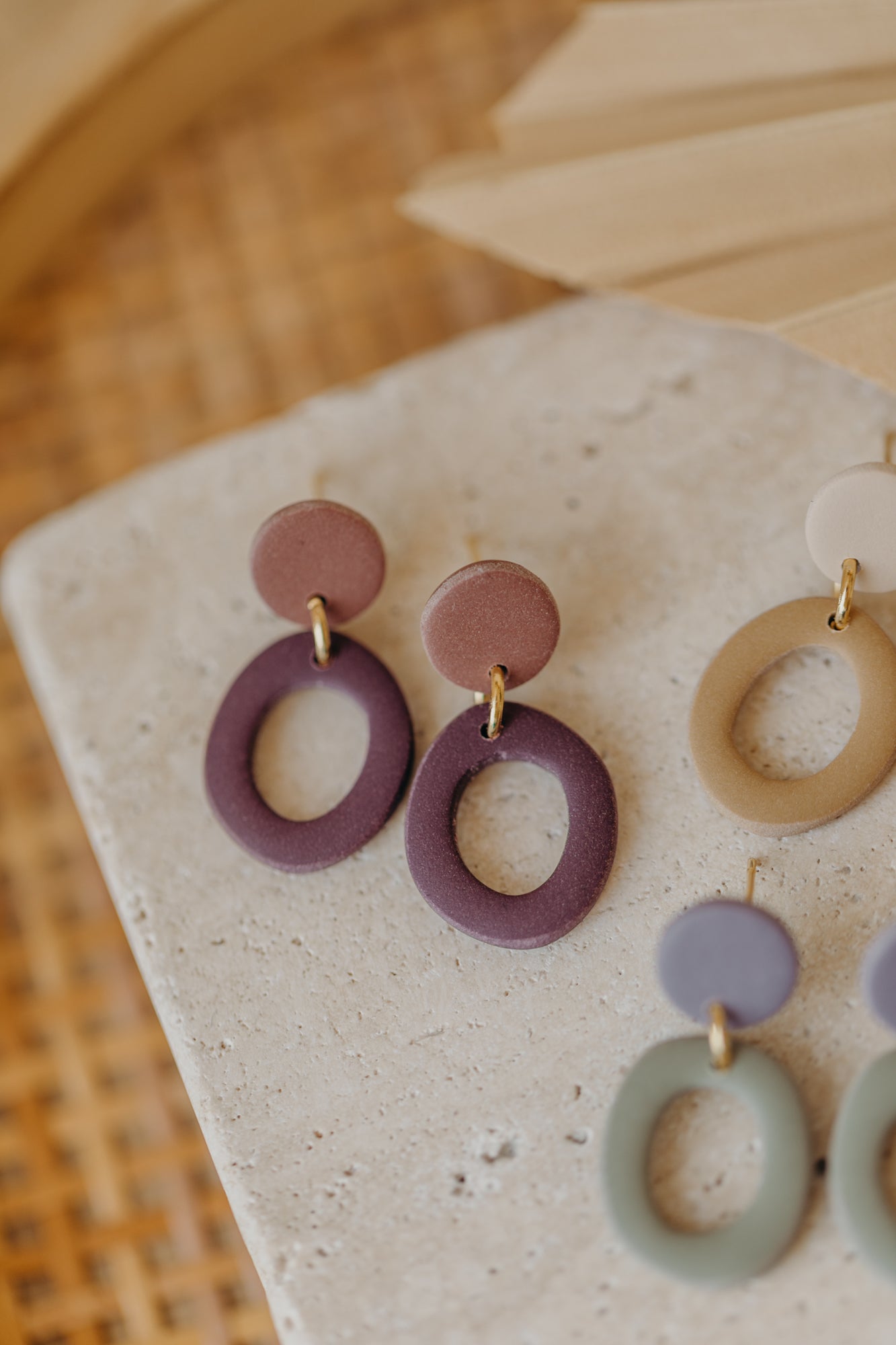 CELESTE - zweifarbige ovale Polymer Ton Ohrringe mauve-aubergine